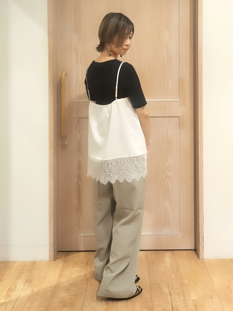 YUKIさんの「SHOO･LA･RUE｜【洗濯後しわになりにくい/S-LL】キーネック金ボタンポケットシャツ」を使ったコーディネート
