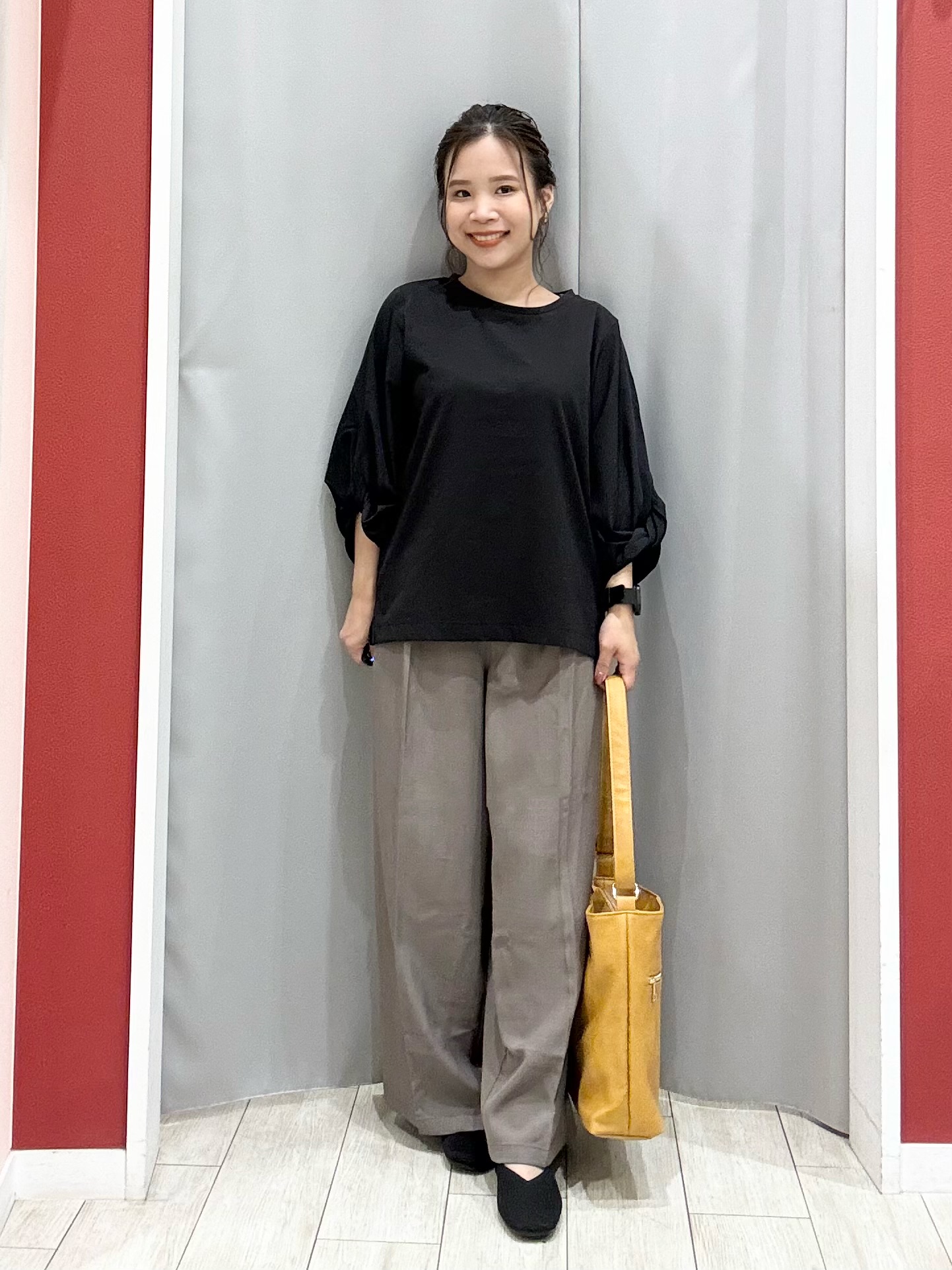 shioさんの「SHOO･LA･RUE｜【S-LL/洗濯機可/二の腕カバー】楽に上品見え ツイストスリーブトップス」を使ったコーディネート