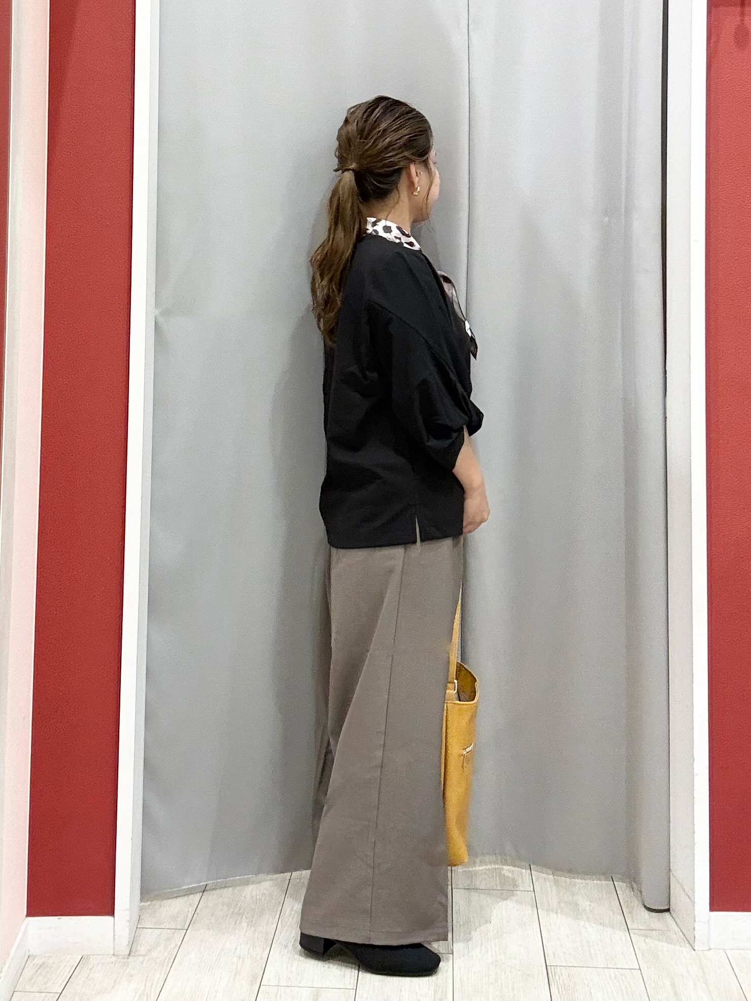 shioさんの「SHOO･LA･RUE｜【S-LL/洗濯機可/二の腕カバー】楽に上品見え ツイストスリーブトップス」を使ったコーディネート