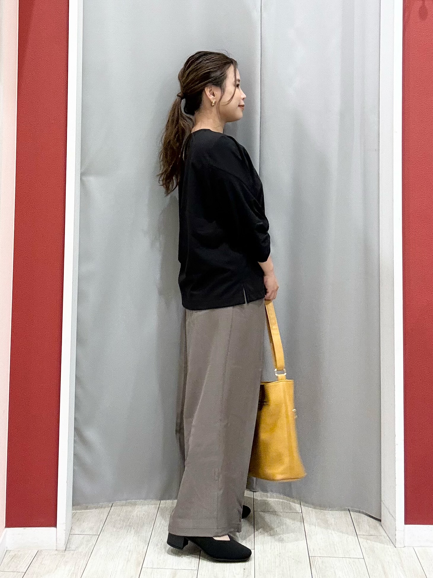 shioさんの「SHOO･LA･RUE｜【S-LL/洗濯機可/二の腕カバー】楽に上品見え ツイストスリーブトップス」を使ったコーディネート