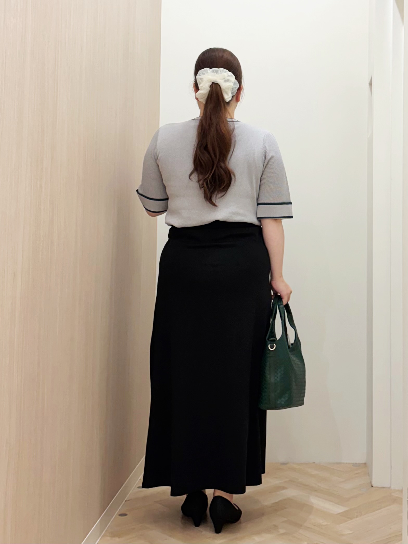 akariさんの「grove｜新色追加！【シリーズ累計36万枚/名品ニット】やわらかドライタッチ 袖メッシュ編みニット」を使ったコーディネート