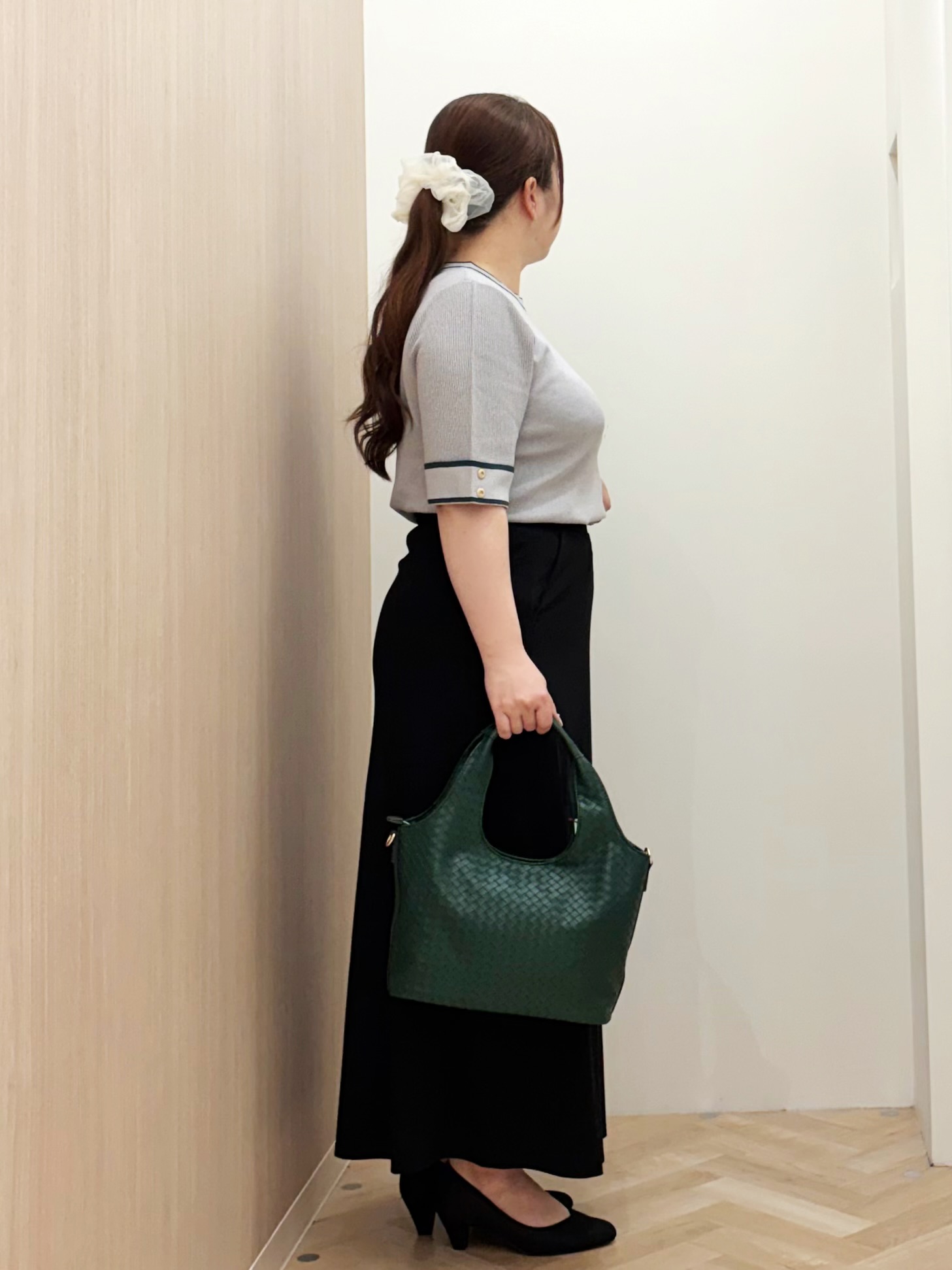 akariさんの「grove｜新色追加！【シリーズ累計36万枚/名品ニット】やわらかドライタッチ 袖メッシュ編みニット」を使ったコーディネート