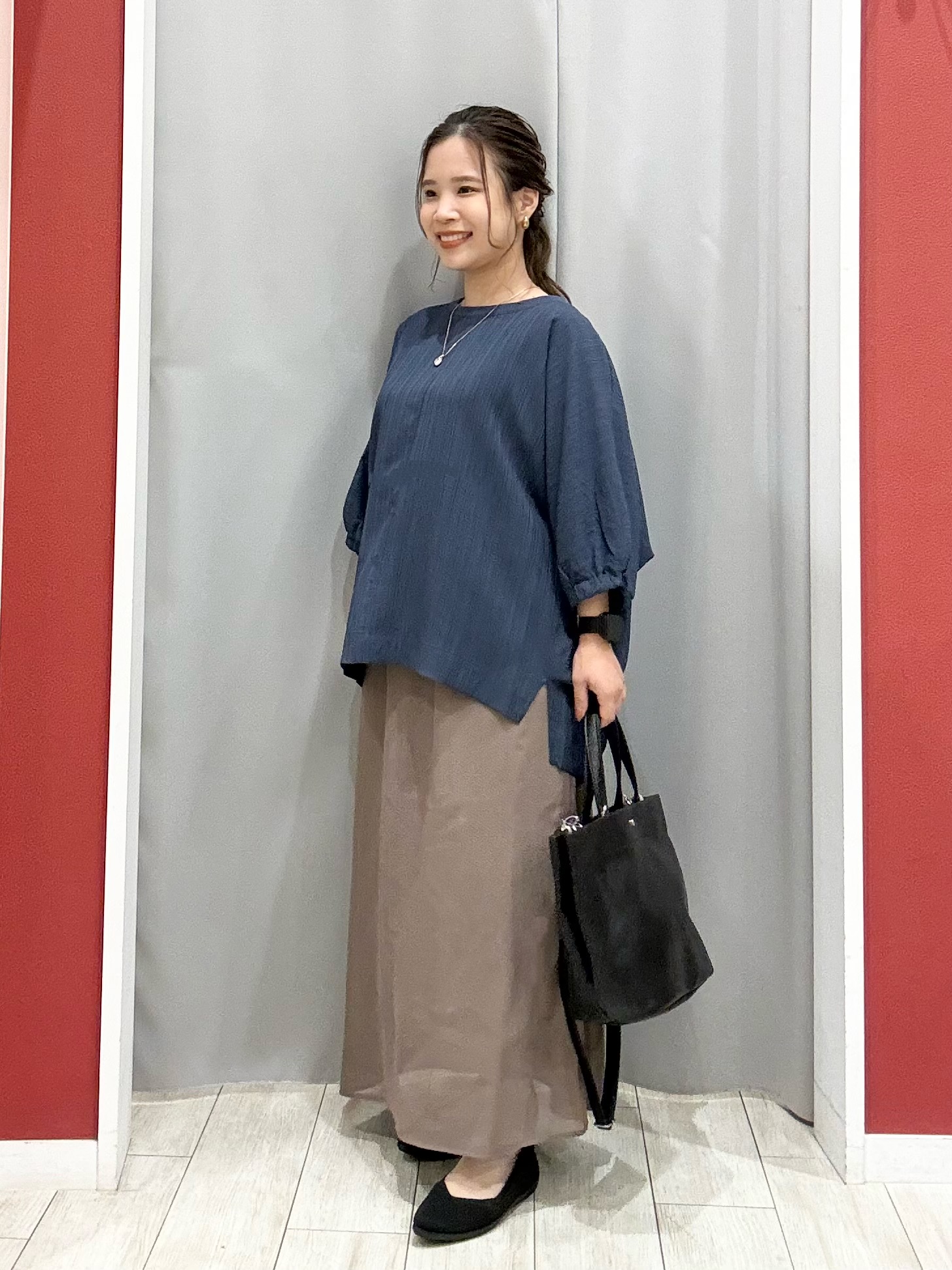 shioさんの「SHOO･LA･RUE｜【インせず着られる/洗濯後しわになりにくい】しぼしぼドルマンブラウス」を使ったコーディネート
