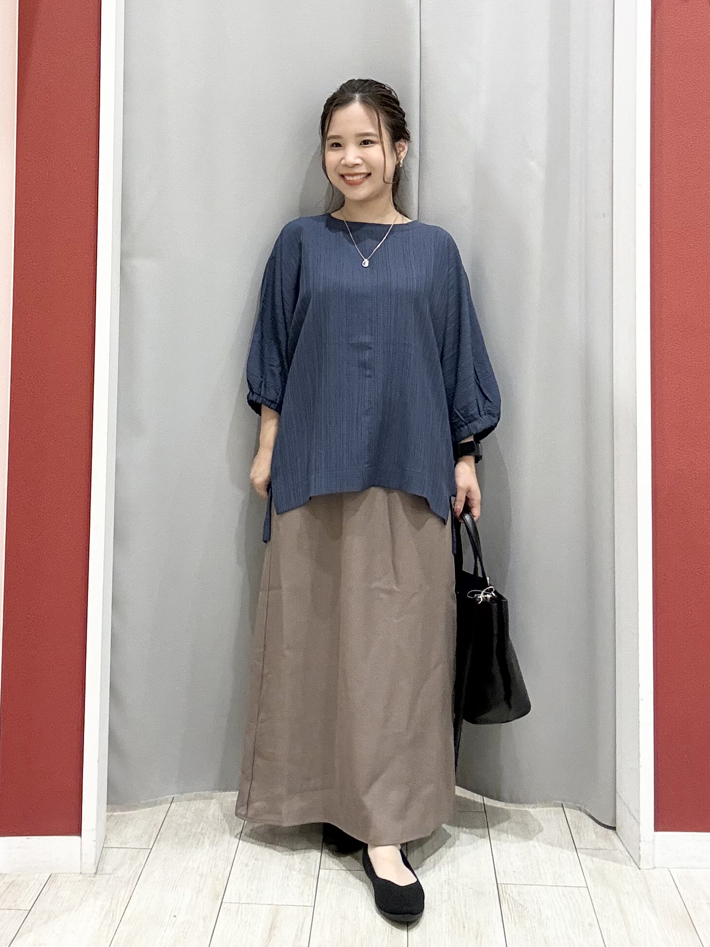shioさんの「SHOO･LA･RUE｜【インせず着られる/洗濯後しわになりにくい】しぼしぼドルマンブラウス」を使ったコーディネート