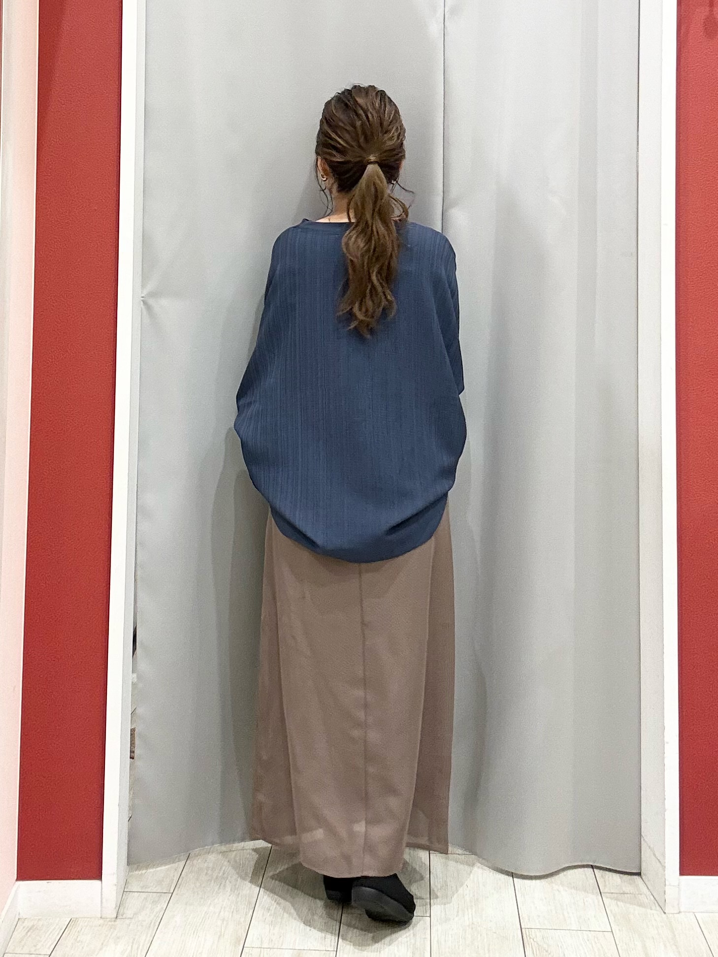 shioさんの「SHOO･LA･RUE｜【インせず着られる/洗濯後しわになりにくい】しぼしぼドルマンブラウス」を使ったコーディネート
