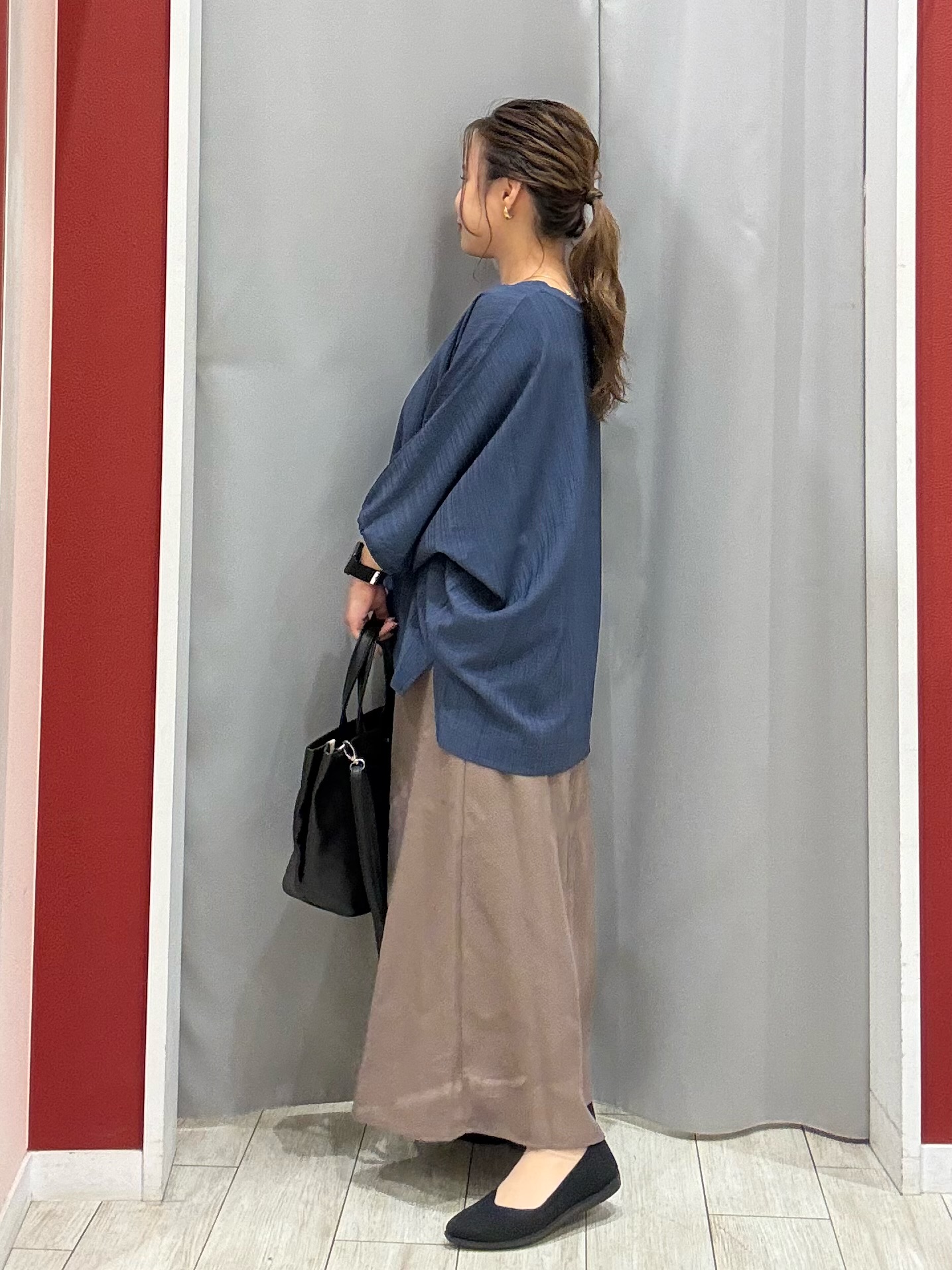 shioさんの「SHOO･LA･RUE｜【インせず着られる/洗濯後しわになりにくい】しぼしぼドルマンブラウス」を使ったコーディネート