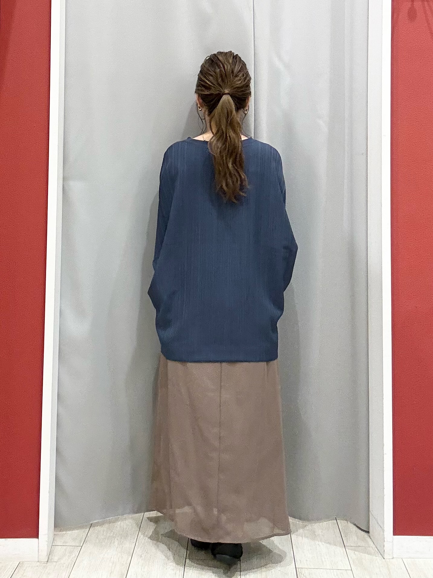 shioさんの「SHOO･LA･RUE｜【インせず着られる/洗濯後しわになりにくい】しぼしぼドルマンブラウス」を使ったコーディネート