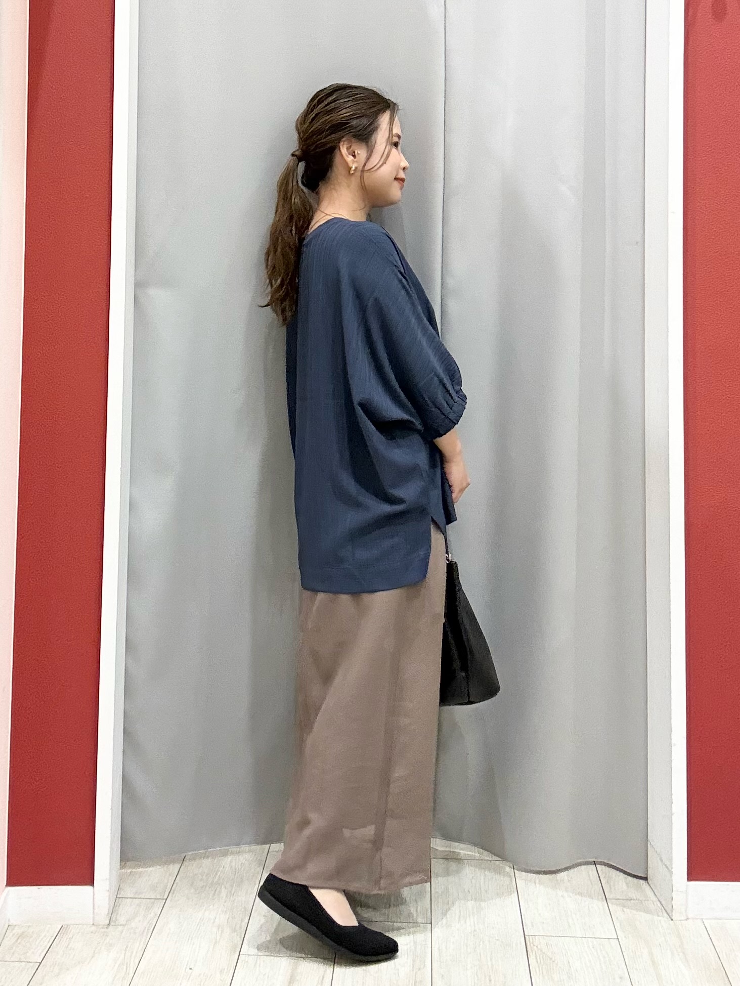shioさんの「SHOO･LA･RUE｜【インせず着られる/洗濯後しわになりにくい】しぼしぼドルマンブラウス」を使ったコーディネート