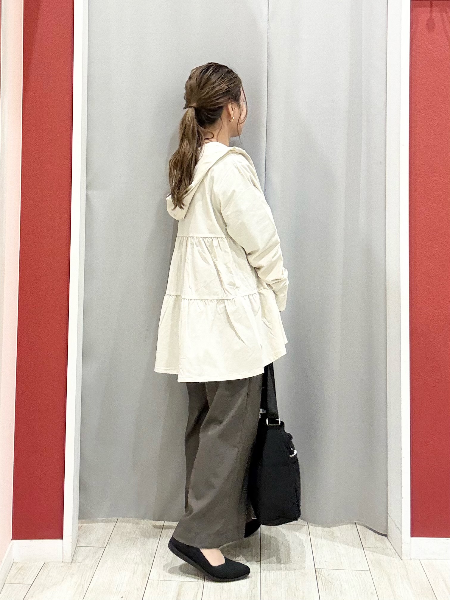 shioさんの「SHOO･LA･RUE｜【洗濯機可/S-LL/UVカット】さりげない甘さをプラスする ティアードパーカー」を使ったコーディネート