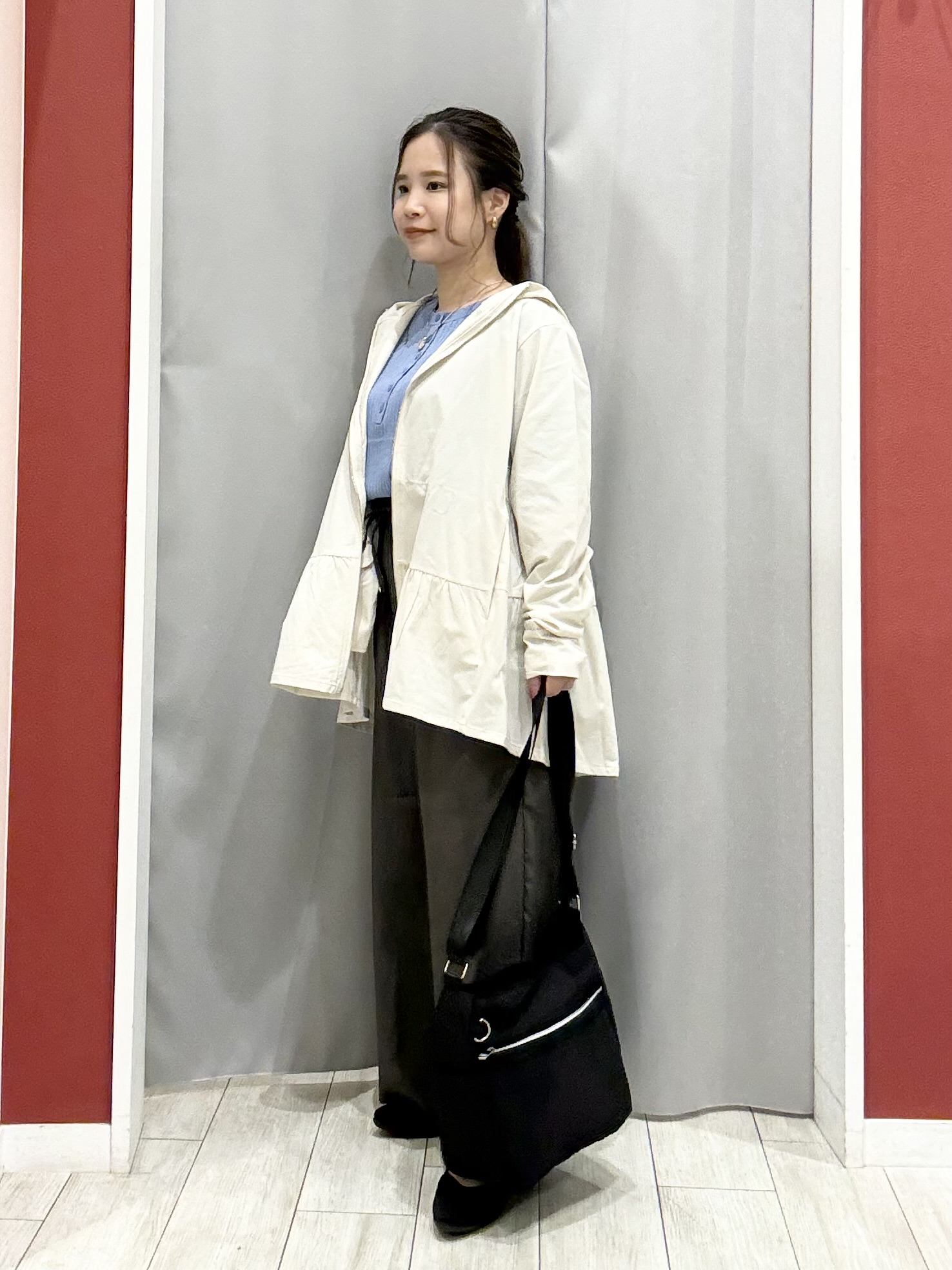 shioさんの「SHOO･LA･RUE｜【洗濯機可/S-LL/UVカット】さりげない甘さをプラスする ティアードパーカー」を使ったコーディネート