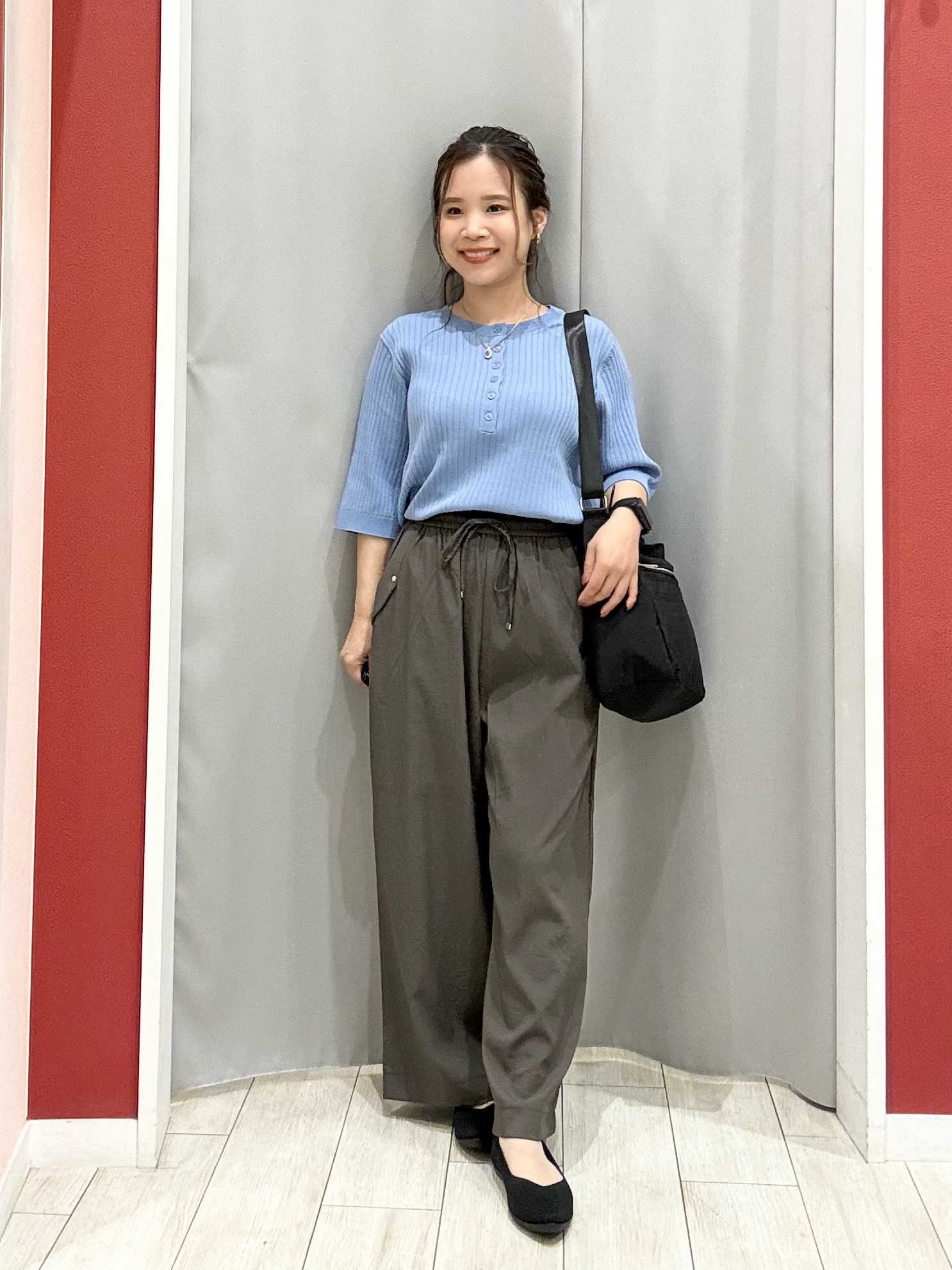 shioさんの「SHOO･LA･RUE｜【洗濯機可/S-LL/UVカット】さりげない甘さをプラスする ティアードパーカー」を使ったコーディネート