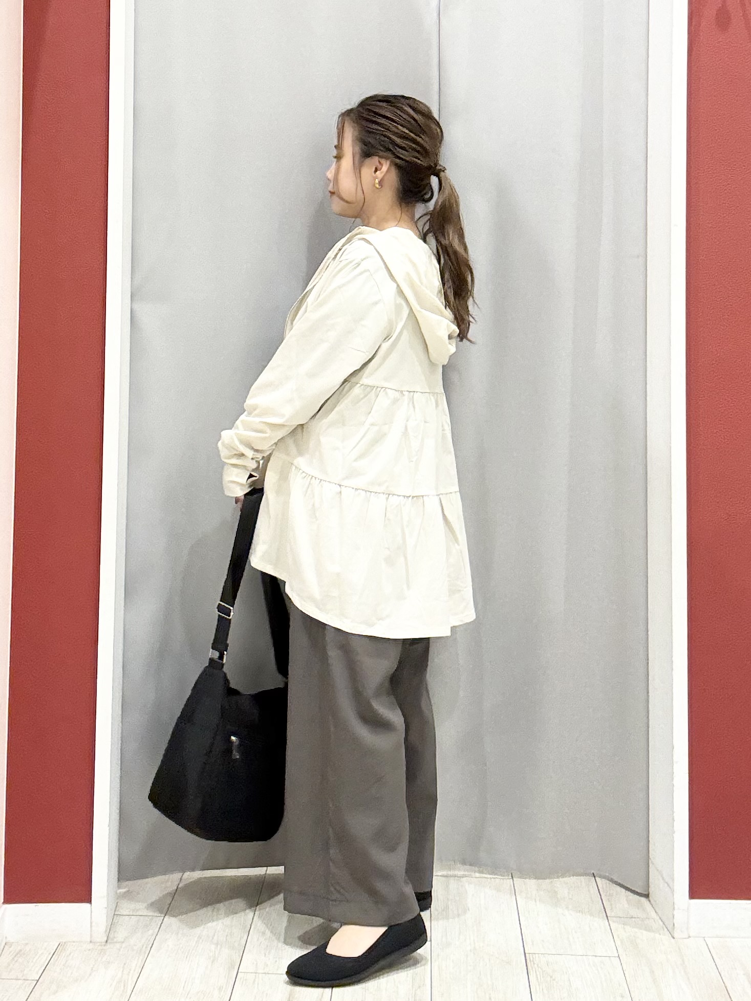 shioさんの「SHOO･LA･RUE｜【洗濯機可/S-LL/UVカット】さりげない甘さをプラスする ティアードパーカー」を使ったコーディネート