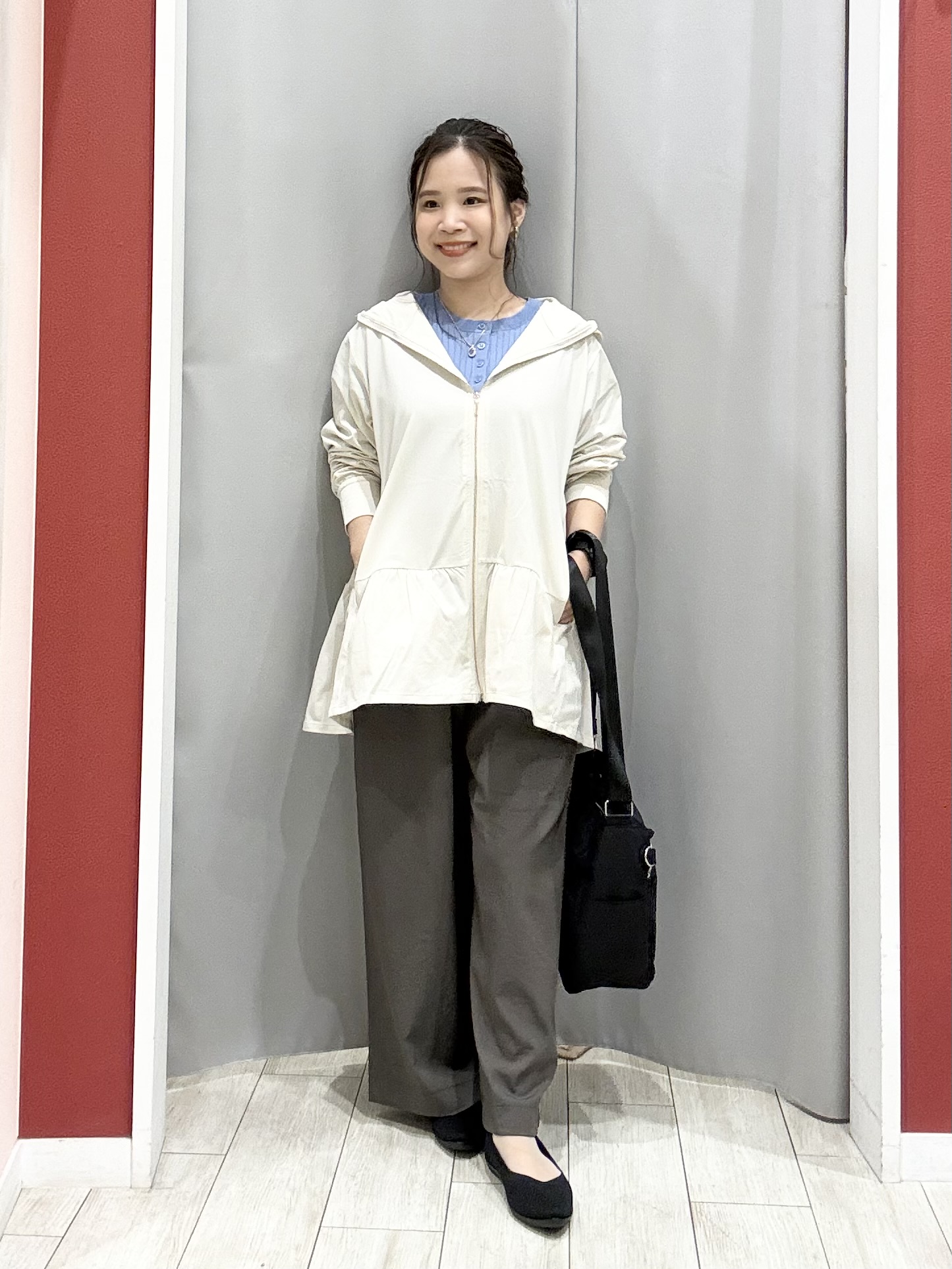shioさんの「SHOO･LA･RUE｜【洗濯機可/S-LL/UVカット】さりげない甘さをプラスする ティアードパーカー」を使ったコーディネート
