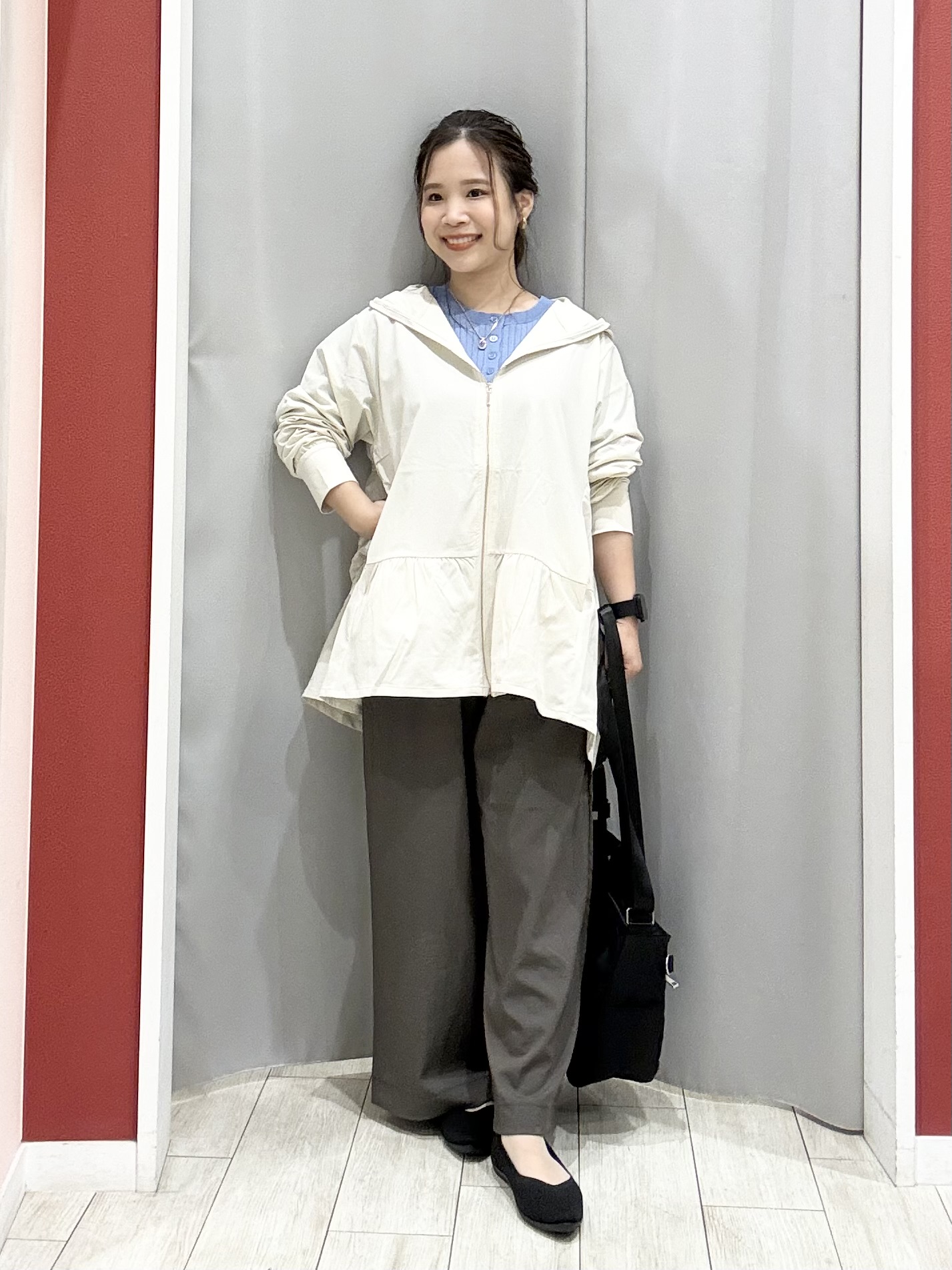 shioさんの「SHOO･LA･RUE｜【洗濯機可/S-LL/UVカット】さりげない甘さをプラスする ティアードパーカー」を使ったコーディネート