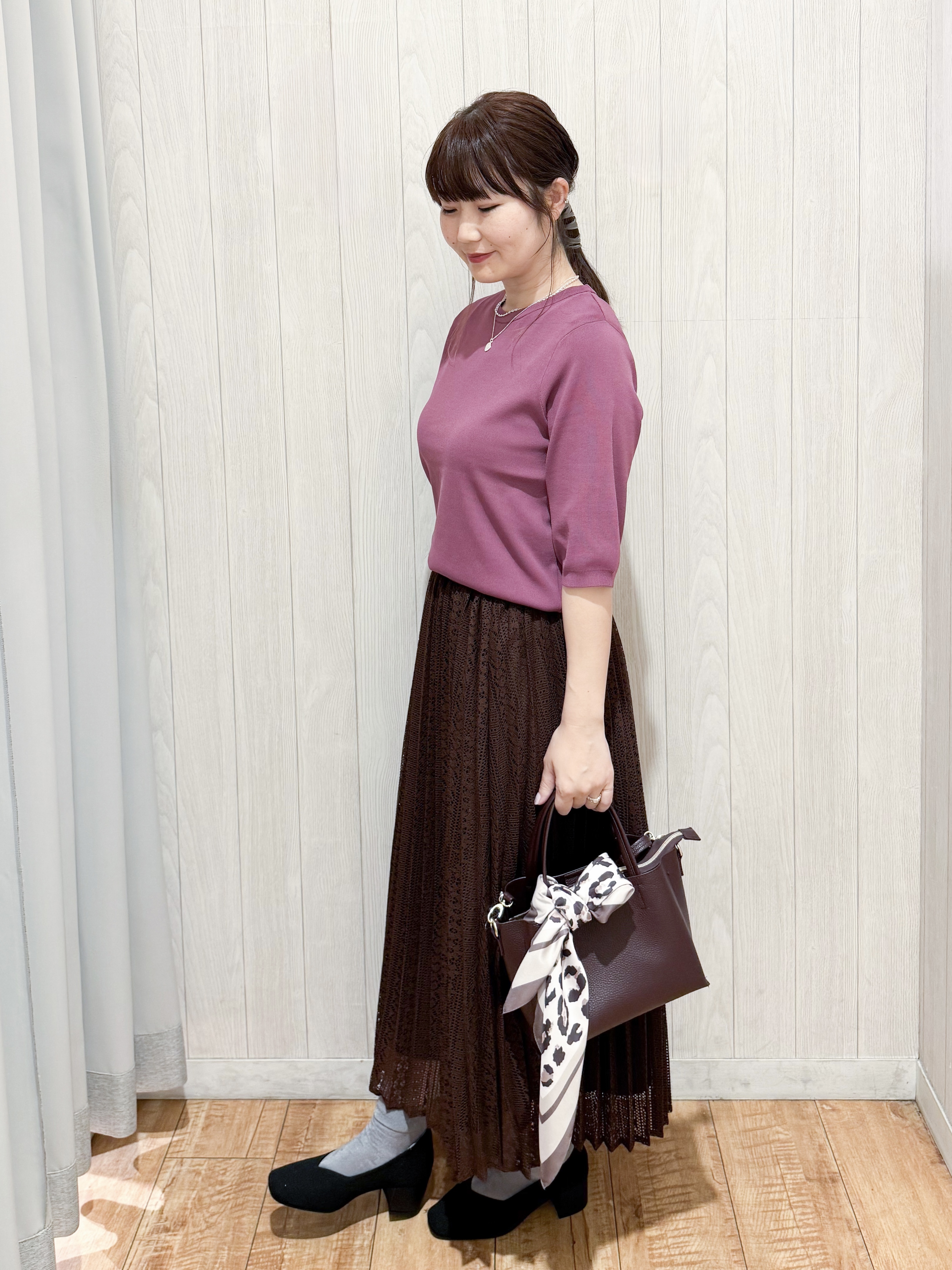 愛さんの「SHOO･LA･RUE｜【ガンガン洗える/毛玉になりにくい】二の腕見せない 5分袖ニット」を使ったコーディネート