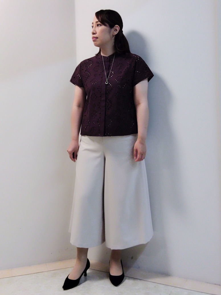 エリさんの「Reflect｜【通勤◎】カットワーク刺繍レース シャツブラウス」を使ったコーディネート