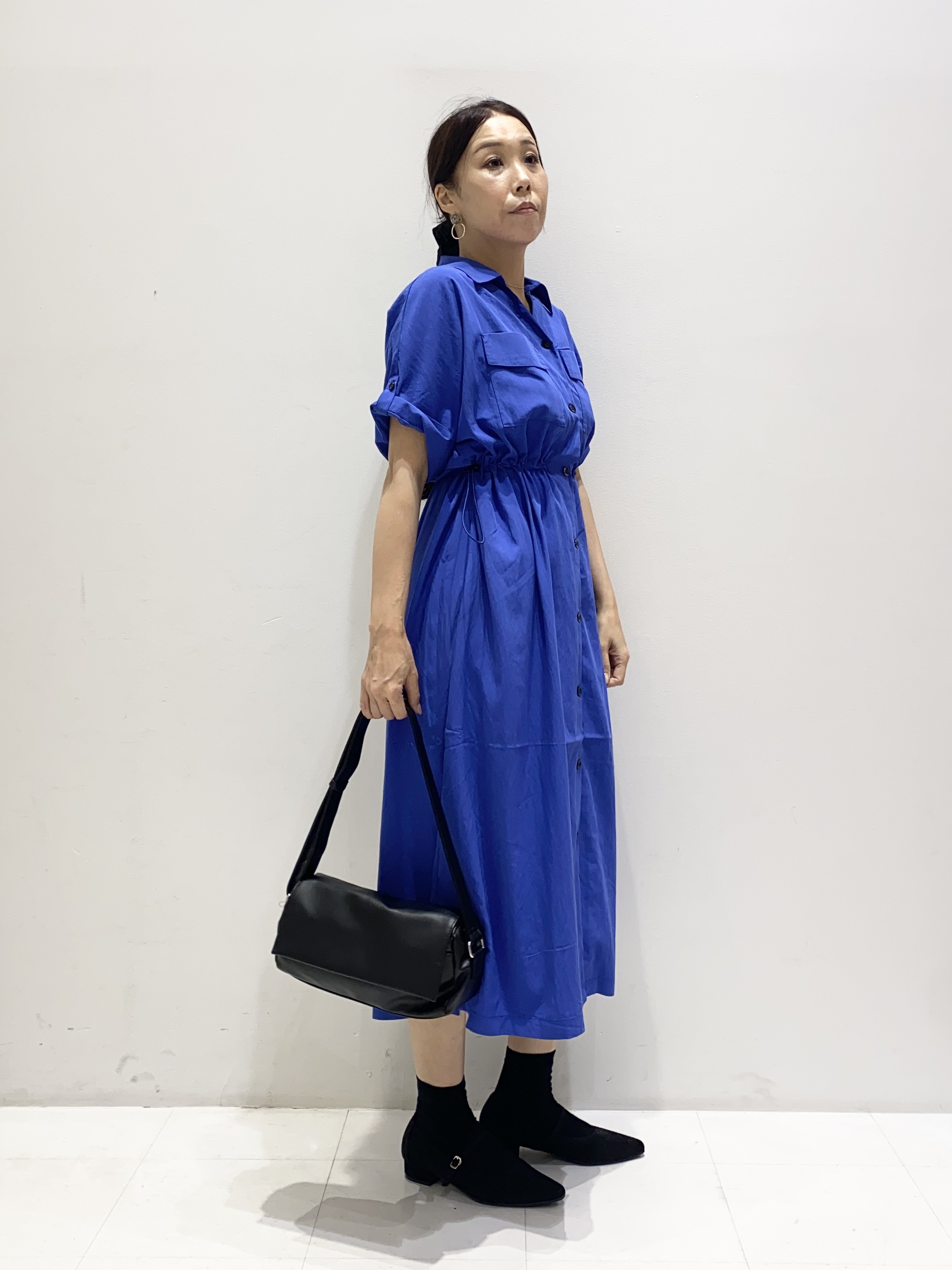 みほりんさんの「grove｜1枚でも羽織でも◎ ウエストドロストシャツワンピース」を使ったコーディネート