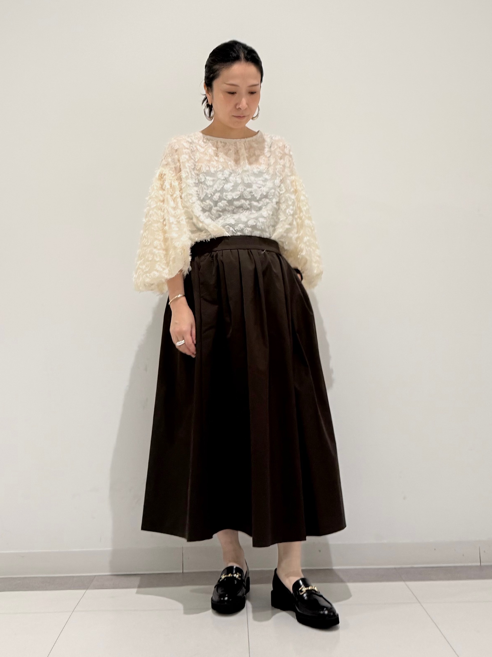 MIYAKAWAさんの「DRESSTERIOR｜【着映え】シアージャカード プルオーバーブラウス」を使ったコーディネート
