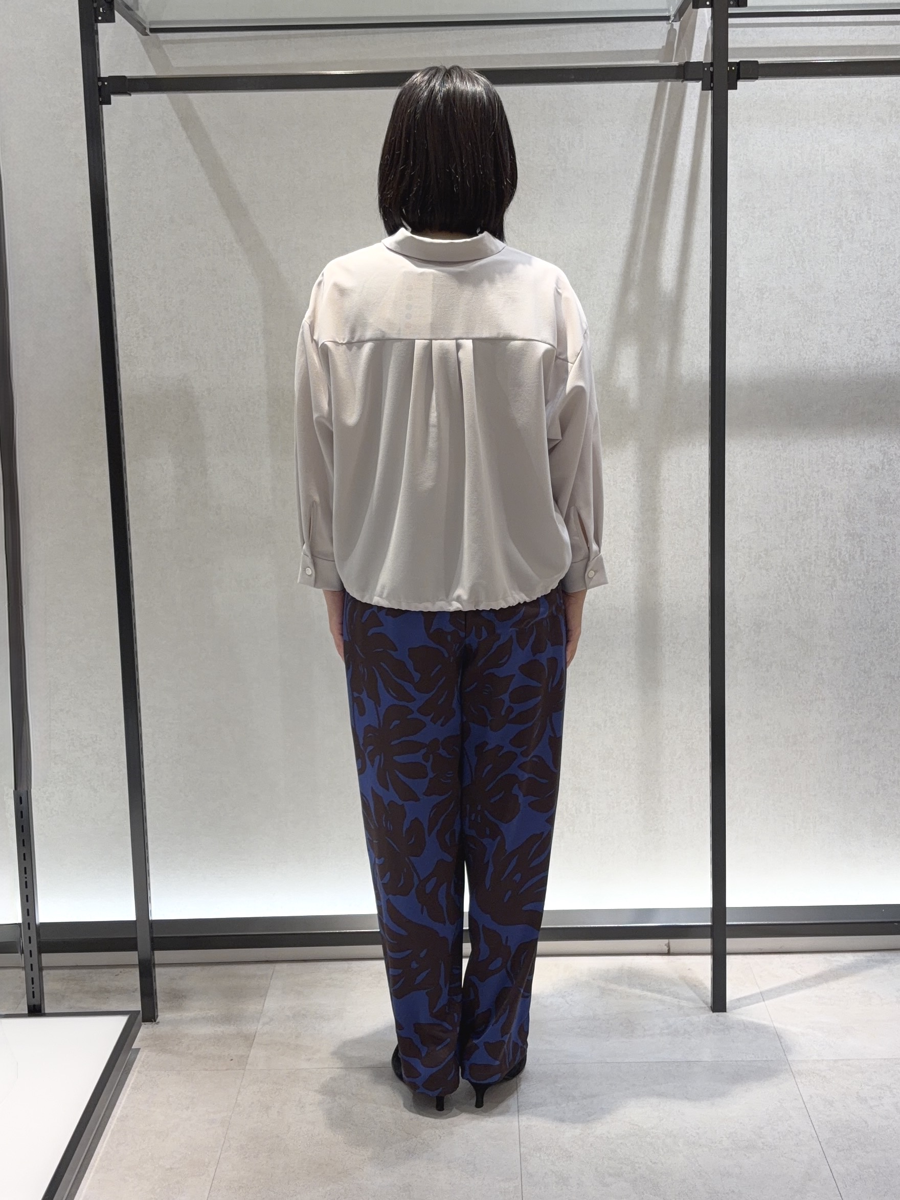 わたなべさんの「UNTITLED｜【秋羽織り/セットアップ可/UVカット】エアリークールドロストシャツ」を使ったコーディネート