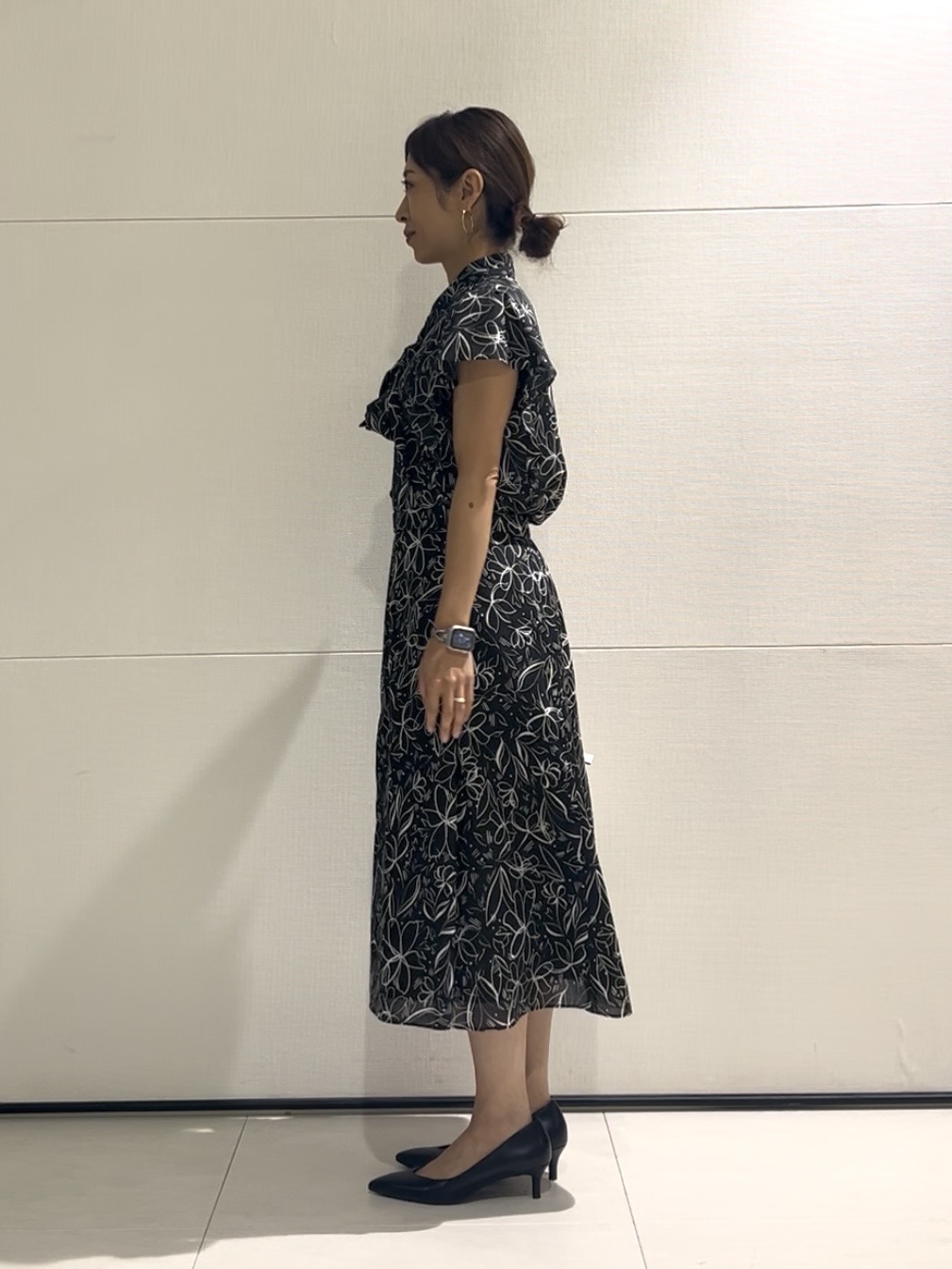 𝑹𝑶𝑴𝑰さんの「COUP DE CHANCE｜【手洗い可／日本製】フラワーリボンブラウス」を使ったコーディネート