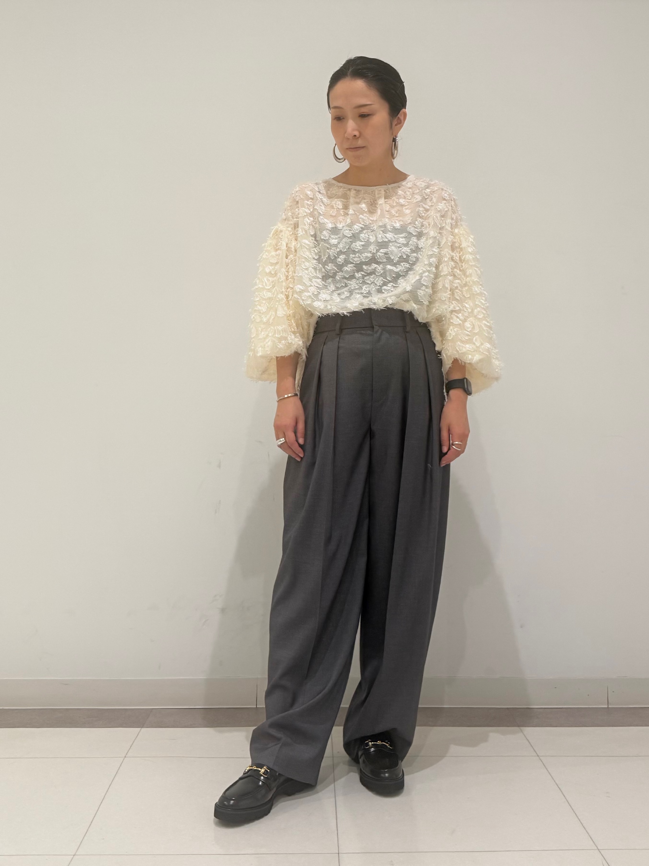 MIYAKAWAさんの「DRESSTERIOR｜【着映え】シアージャカード プルオーバーブラウス」を使ったコーディネート