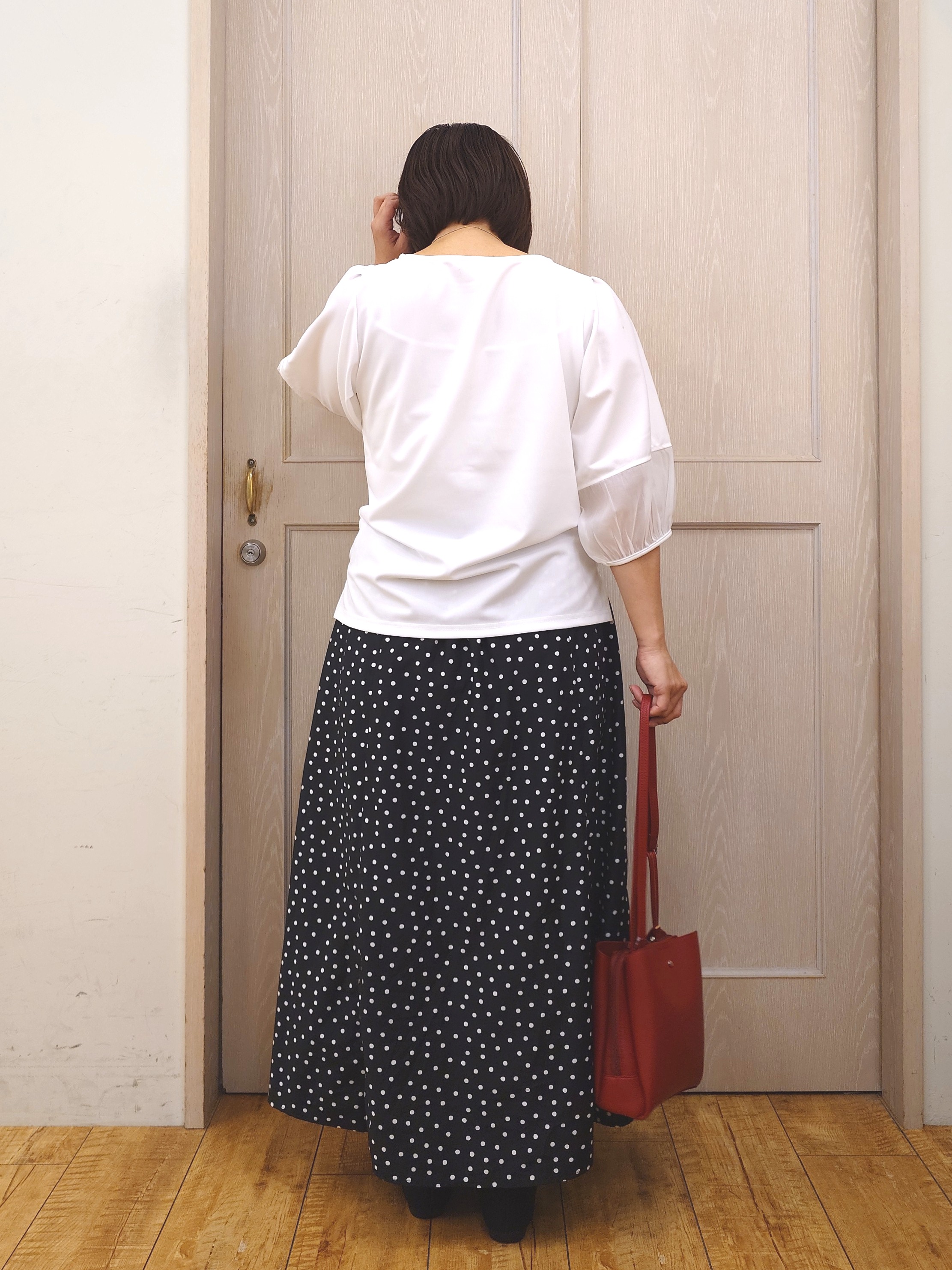 とろろさんの「SHOO･LA･RUE｜【洗濯機可/S-LL】ほんのり透ける 大人のお袖シアー切り替え　ラウンドネックプルオーバー」を使ったコーディネート