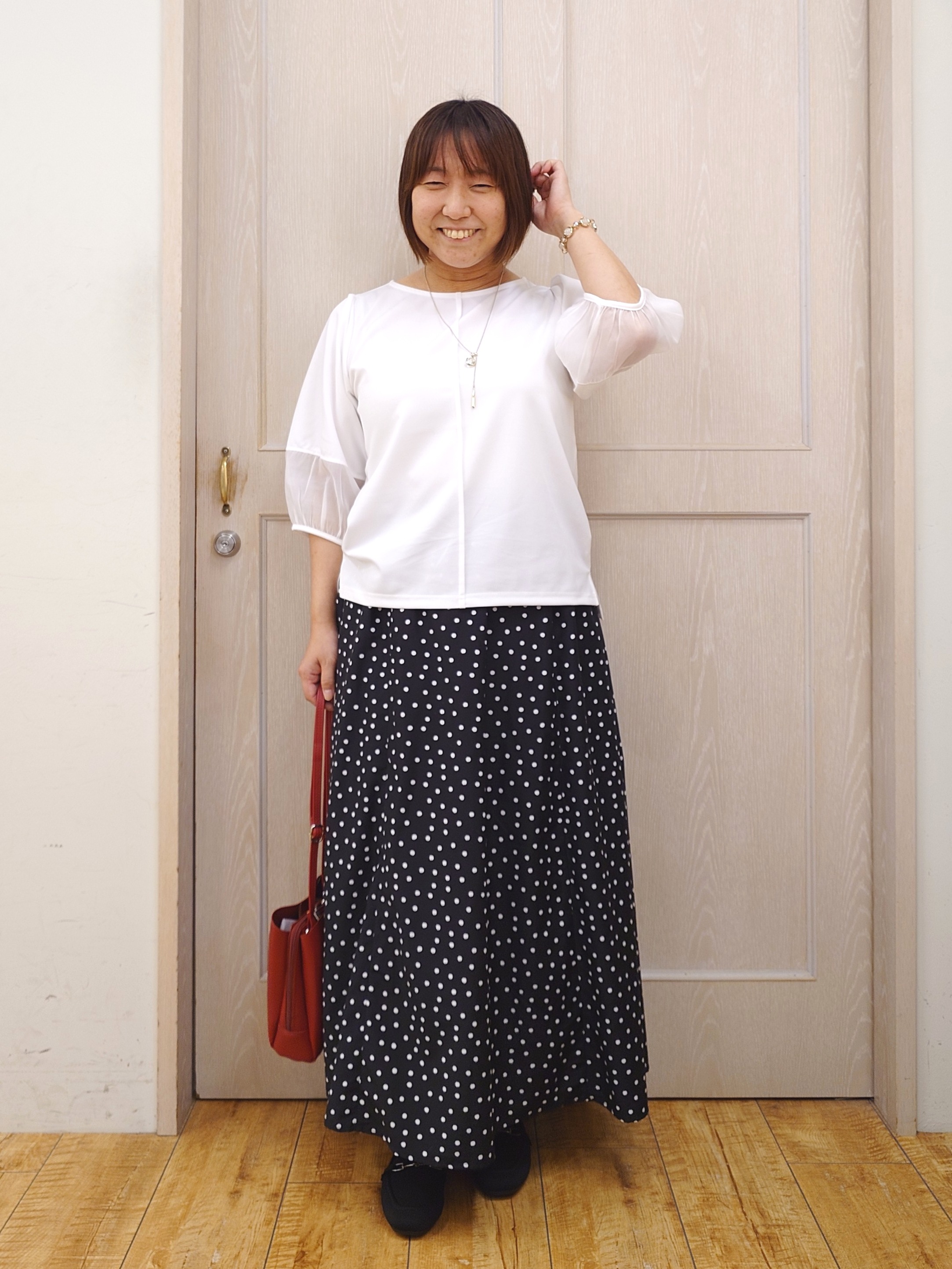 とろろさんの「SHOO･LA･RUE｜【洗濯機可/S-LL】ほんのり透ける 大人のお袖シアー切り替え　ラウンドネックプルオーバー」を使ったコーディネート