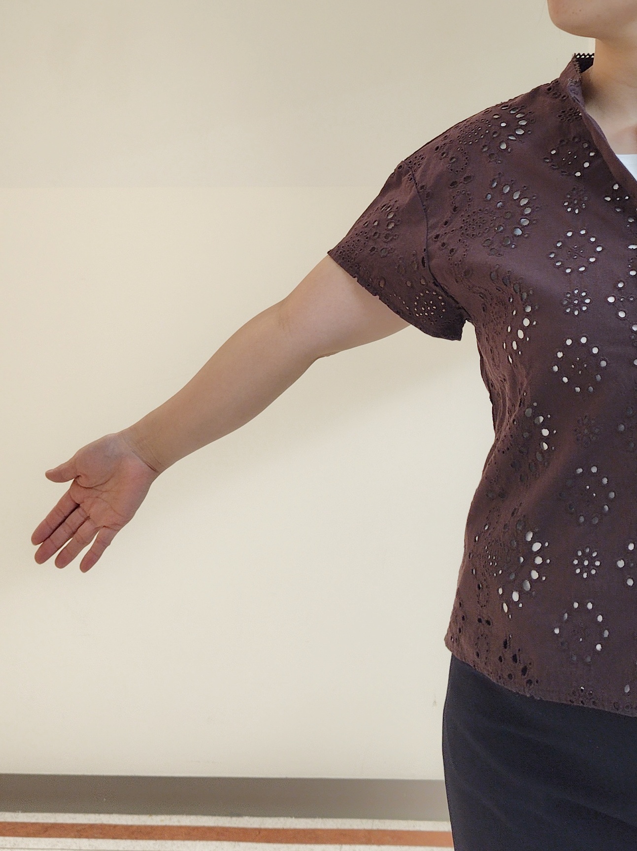 FMさんの「Reflect｜【通勤◎】カットワーク刺繍レース シャツブラウス」を使ったコーディネート