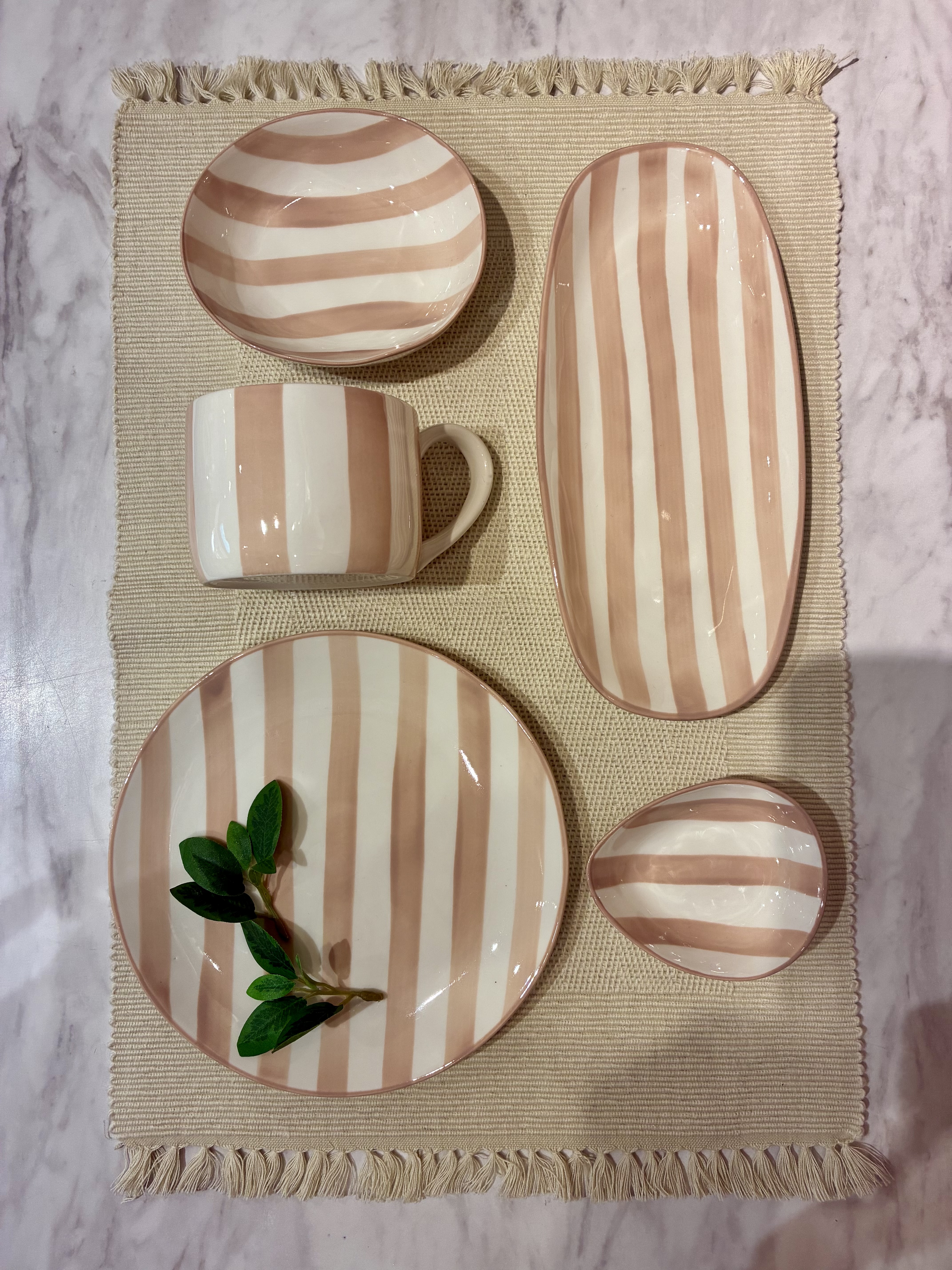 n.さんの「212 KITCHEN STORE｜ストライプ オーバルプレート GR」を使ったコーディネート