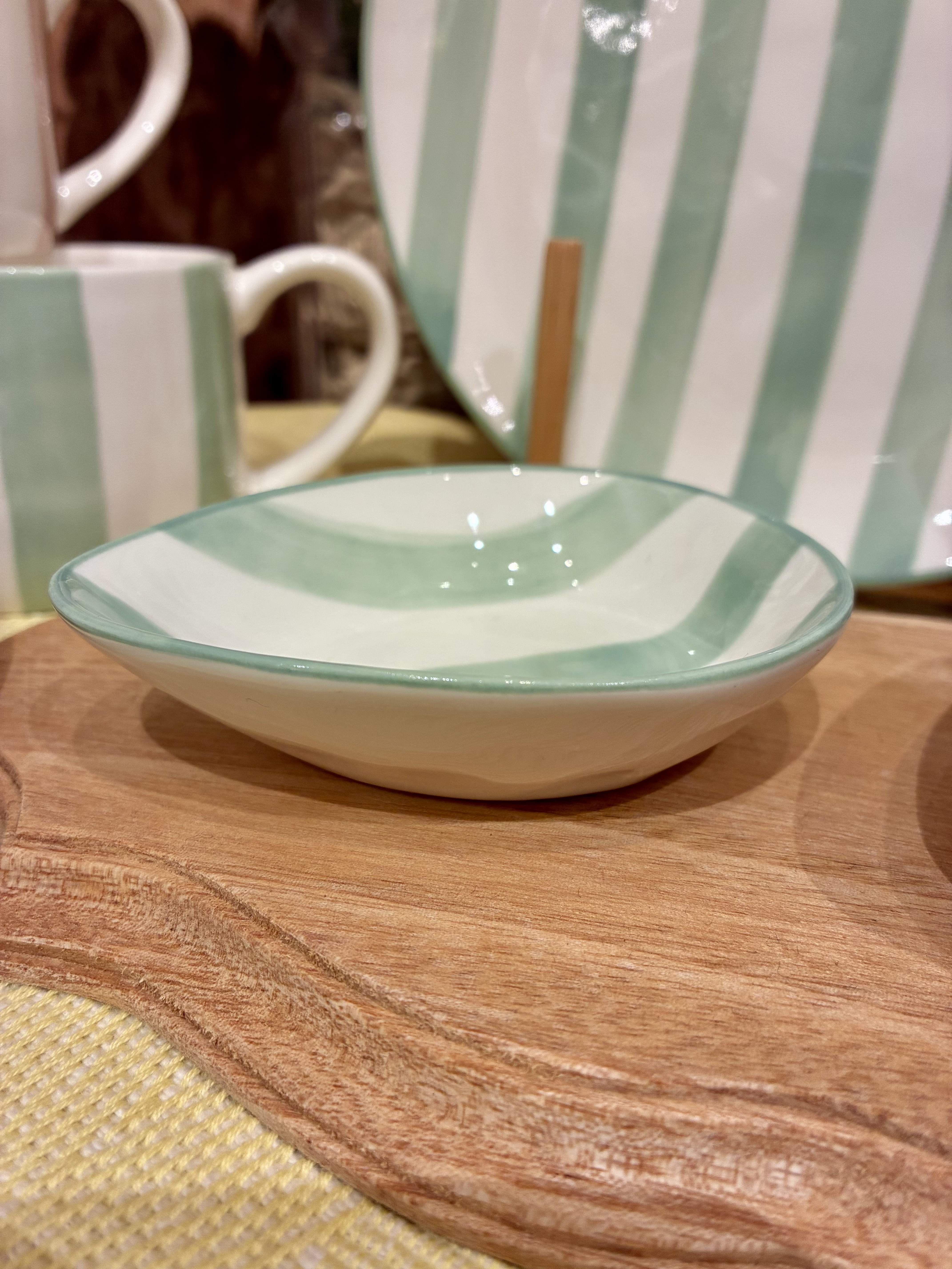n.さんの「212 KITCHEN STORE｜ストライプ オーバルプレート GR」を使ったコーディネート