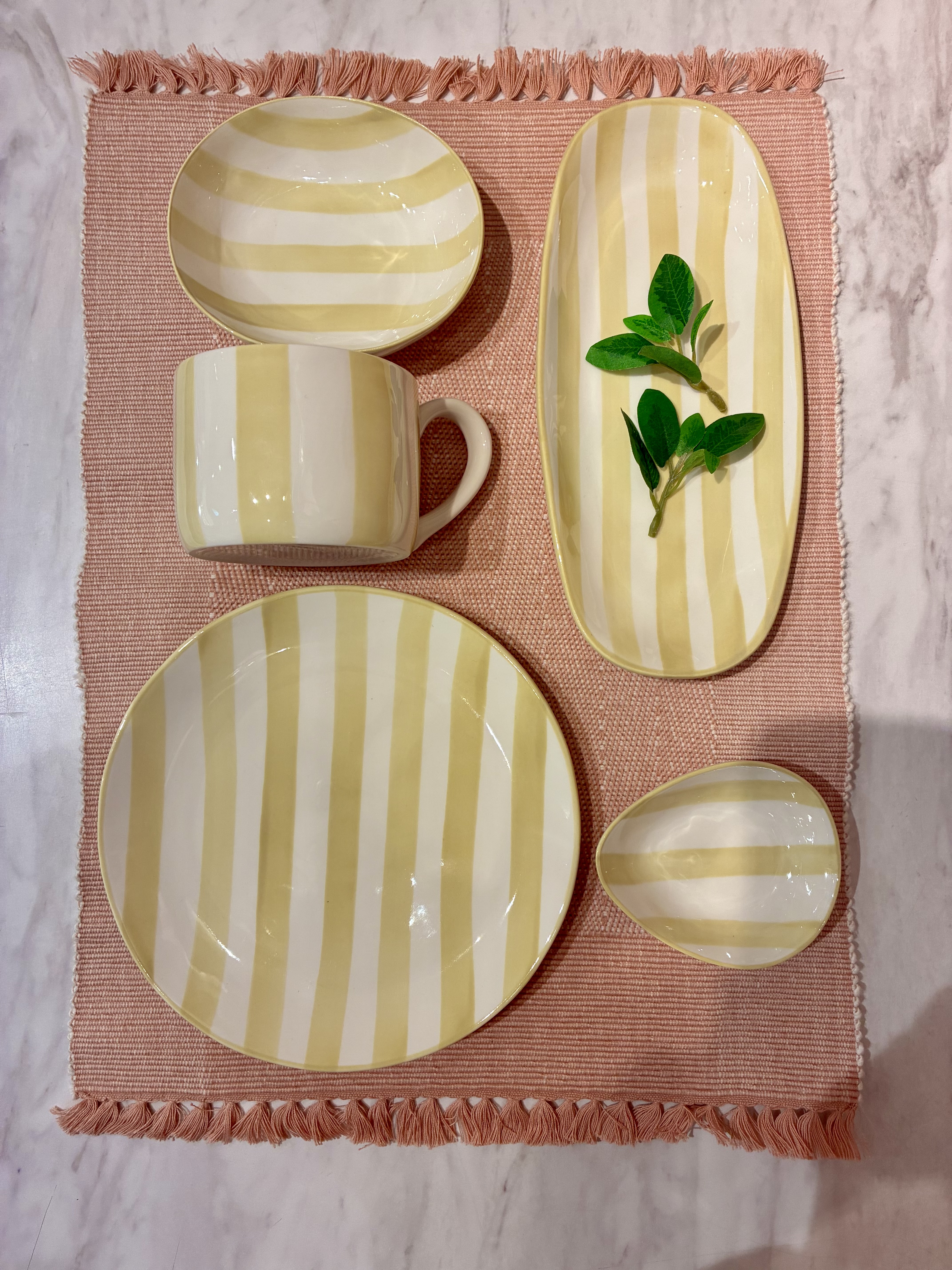 n.さんの「212 KITCHEN STORE｜ストライプ オーバルプレート GR」を使ったコーディネート
