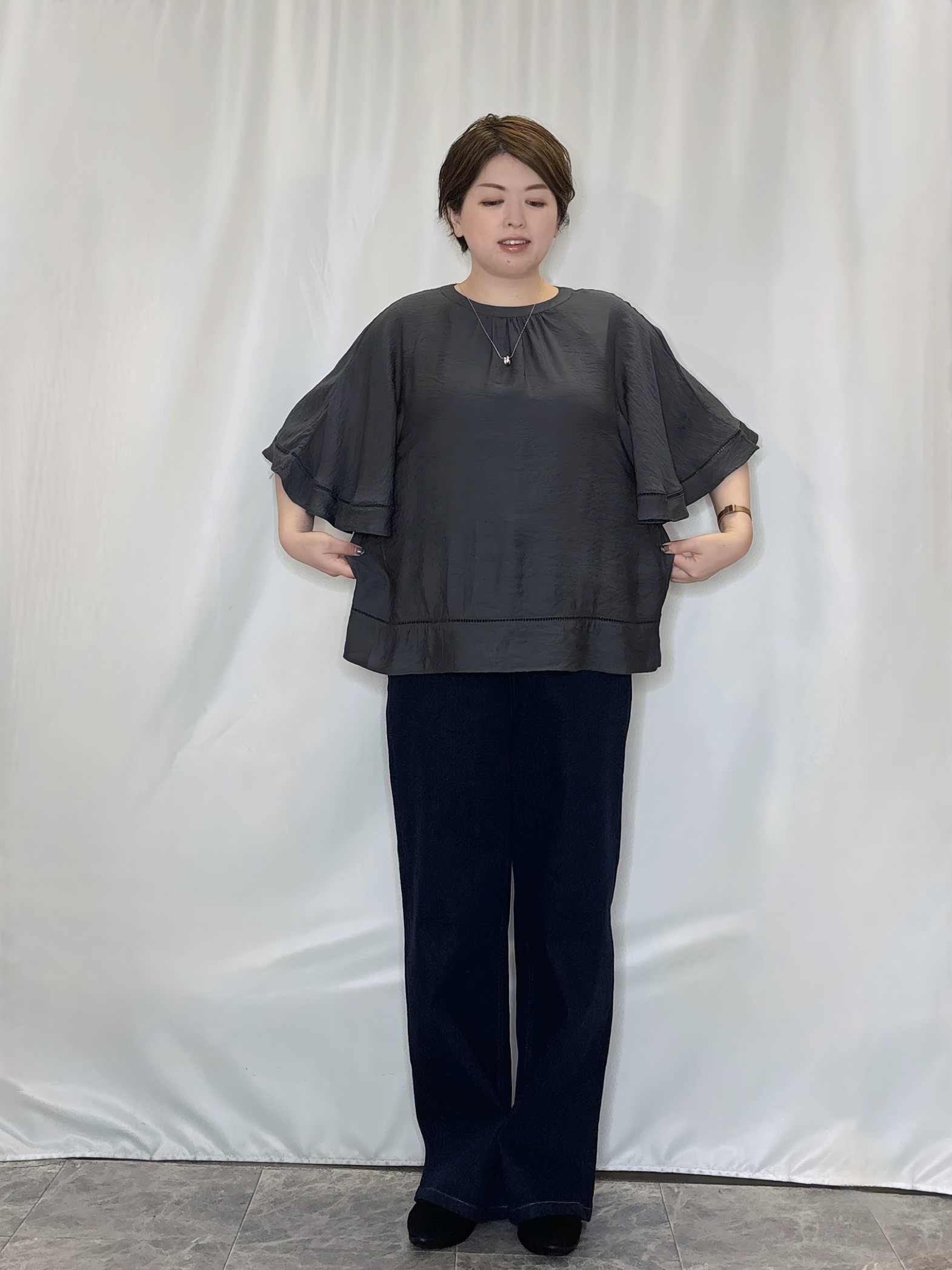 たみさんの「SHOO･LA･RUE｜【S-LL/洗濯機可/体型カバー】はしごレースがポイント スラブポンチョ風ブラウス」を使ったコーディネート