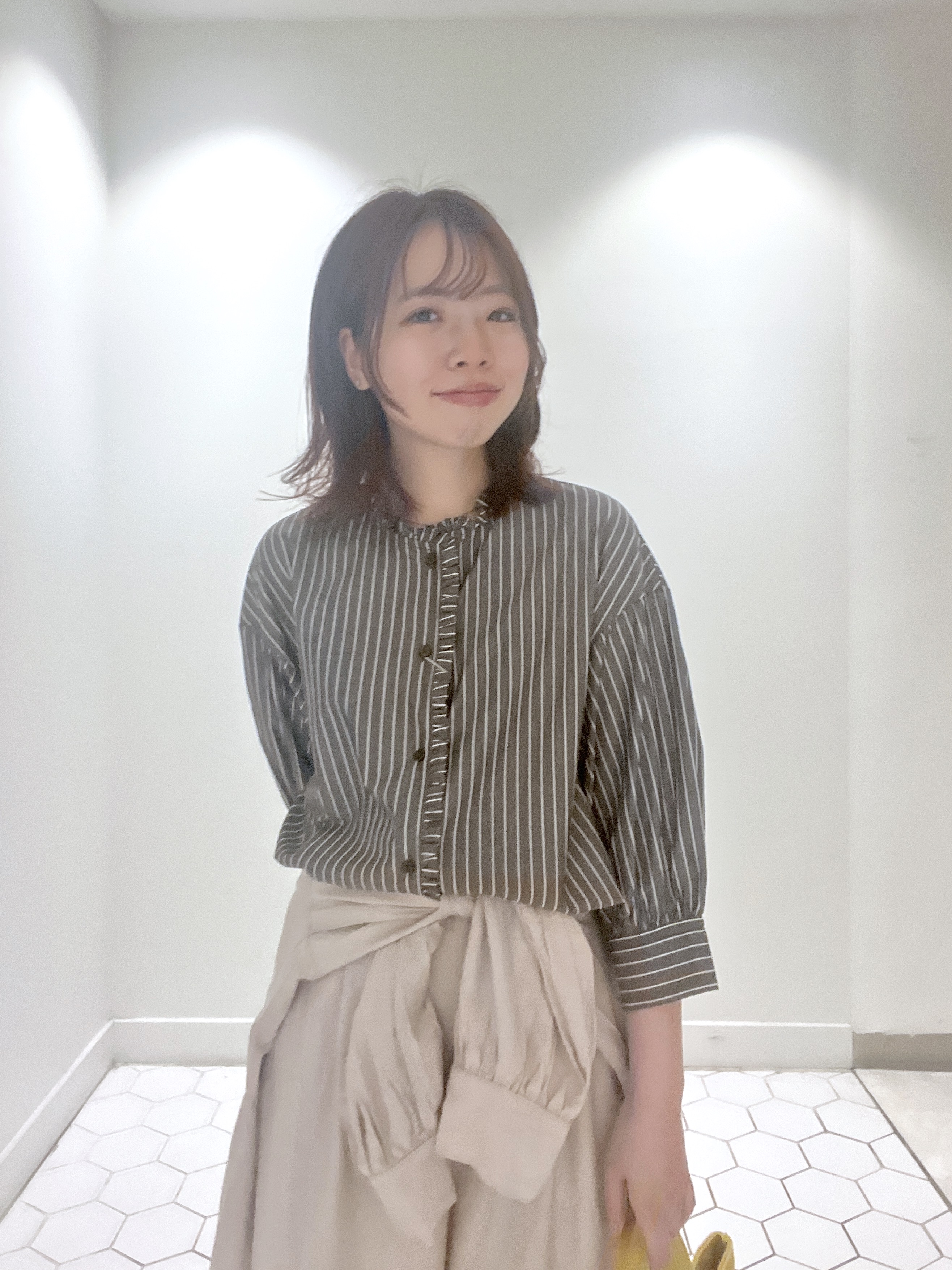 Makinoさんの「Dessin｜【UVカット】ストライプフリルブラウス6分袖」を使ったコーディネート