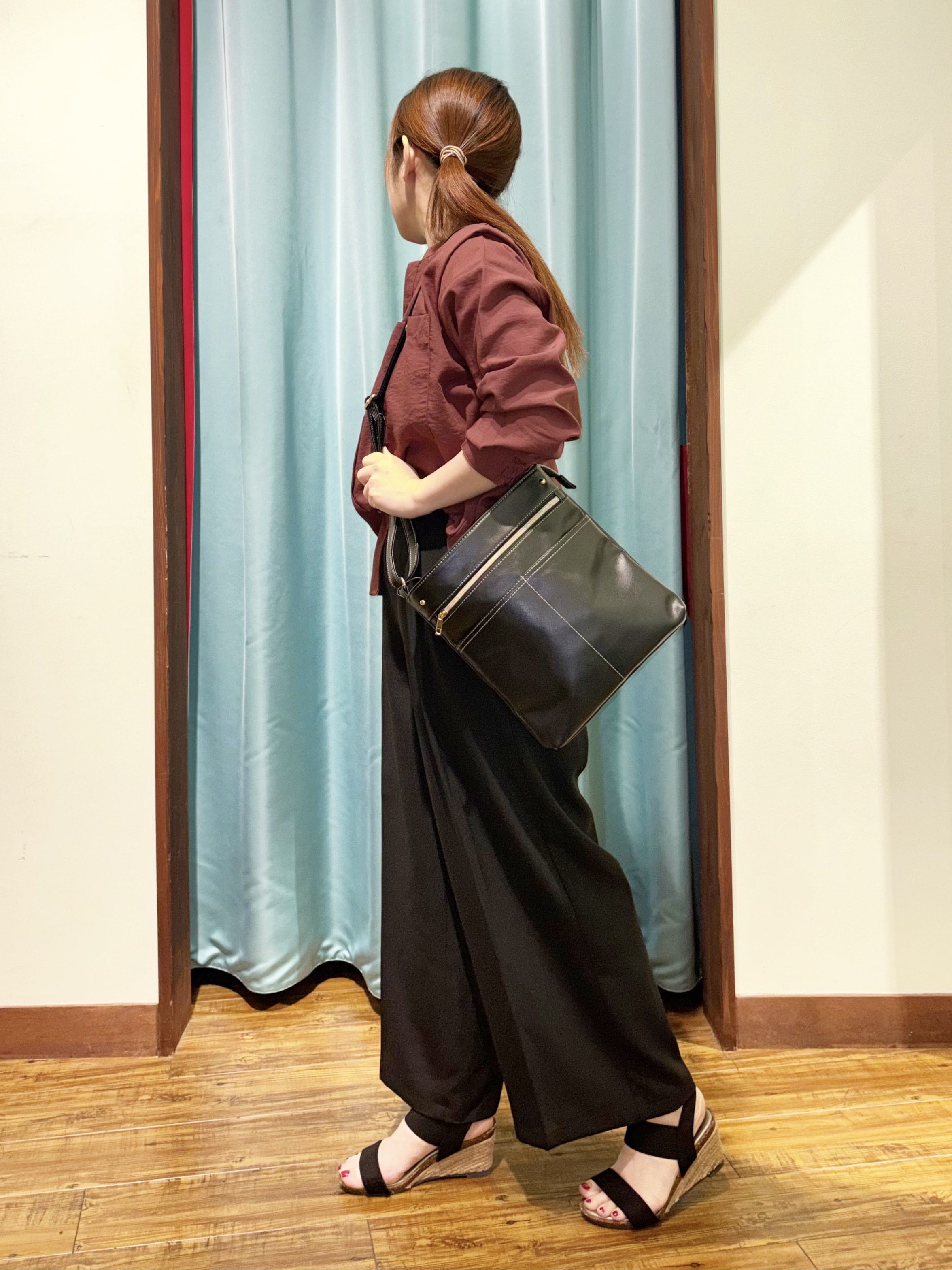 tukiさんの「SHOO･LA･RUE｜【洗濯後しわになりにくい/S-LL】キーネック金ボタンポケットシャツ」を使ったコーディネート