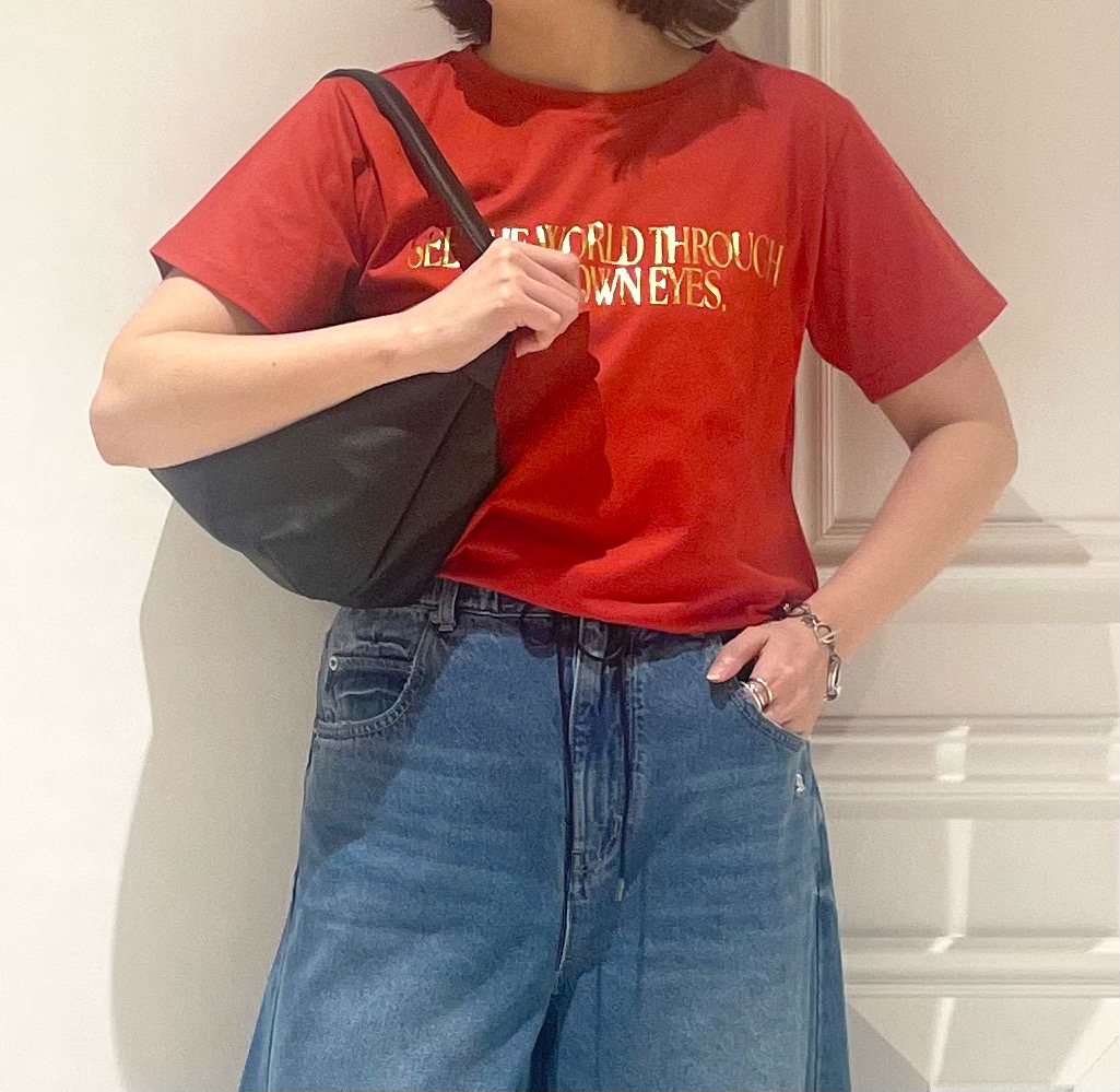 makiさんの「DRESSTERIOR｜箔プリント ロゴTシャツ」を使ったコーディネート