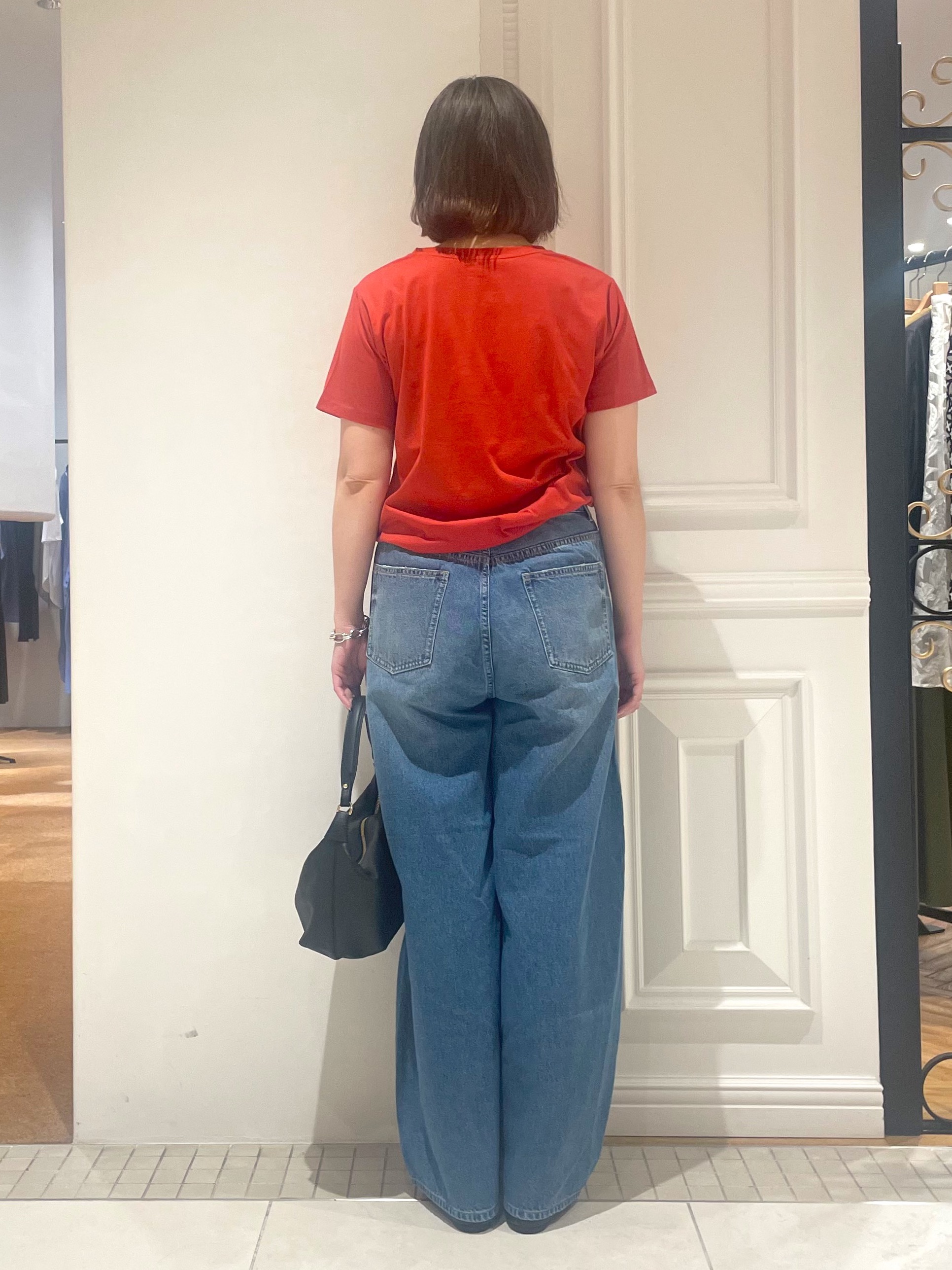 makiさんの「DRESSTERIOR｜箔プリント ロゴTシャツ」を使ったコーディネート