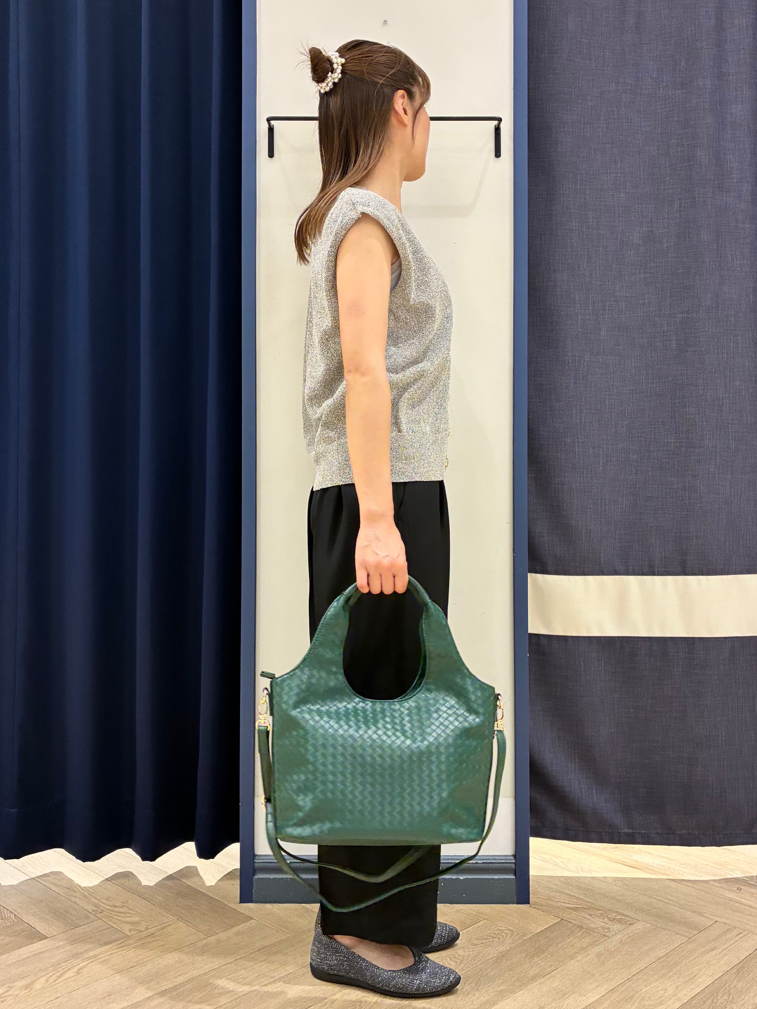 Orikaさんの「grove｜軽やかな着心地、ブークレニットベスト」を使ったコーディネート
