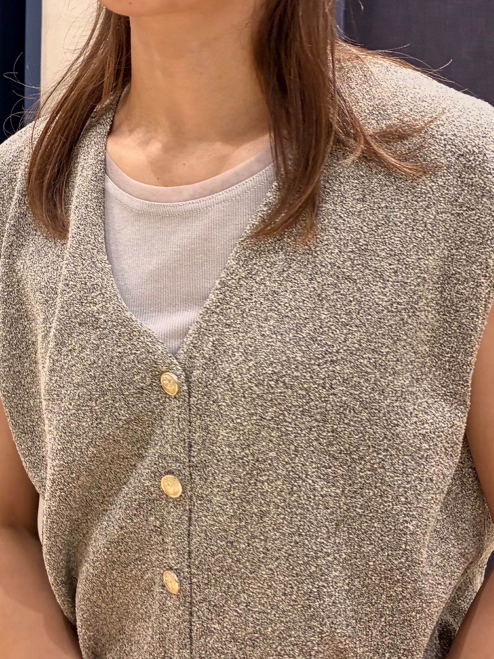 Orikaさんの「grove｜軽やかな着心地、ブークレニットベスト」を使ったコーディネート