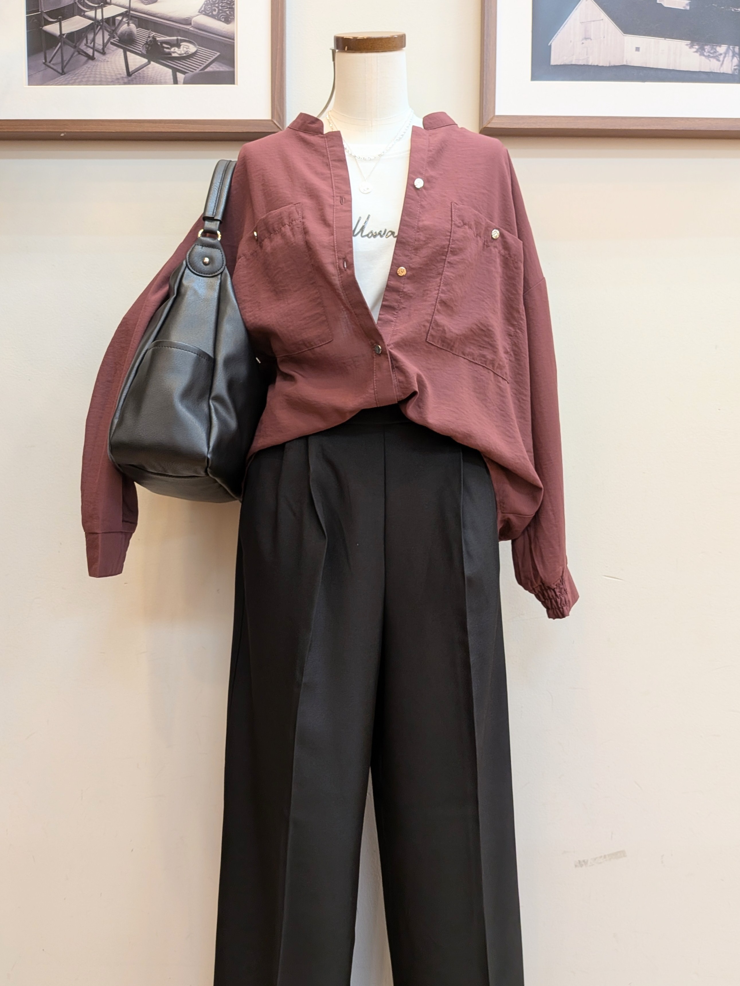 うっちーさんの「SHOO･LA･RUE｜【洗濯後しわになりにくい/S-LL】キーネック金ボタンポケットシャツ」を使ったコーディネート