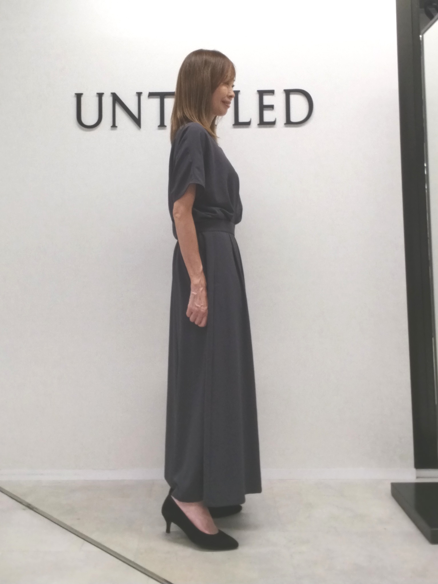 もりさんの「UNTITLED｜【UV/接触冷感/セットアップ可】リラクシーキーVネックブラウス」を使ったコーディネート