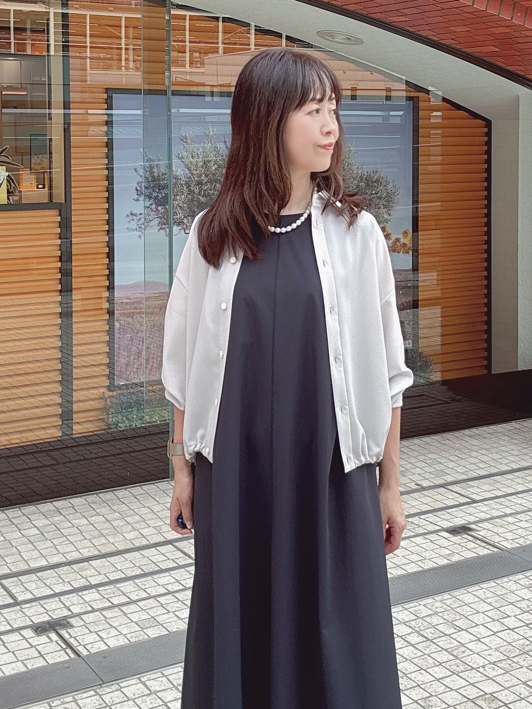 makiさんの「UNTITLED｜【秋羽織り/セットアップ可/UVカット】エアリークールドロストシャツ」を使ったコーディネート