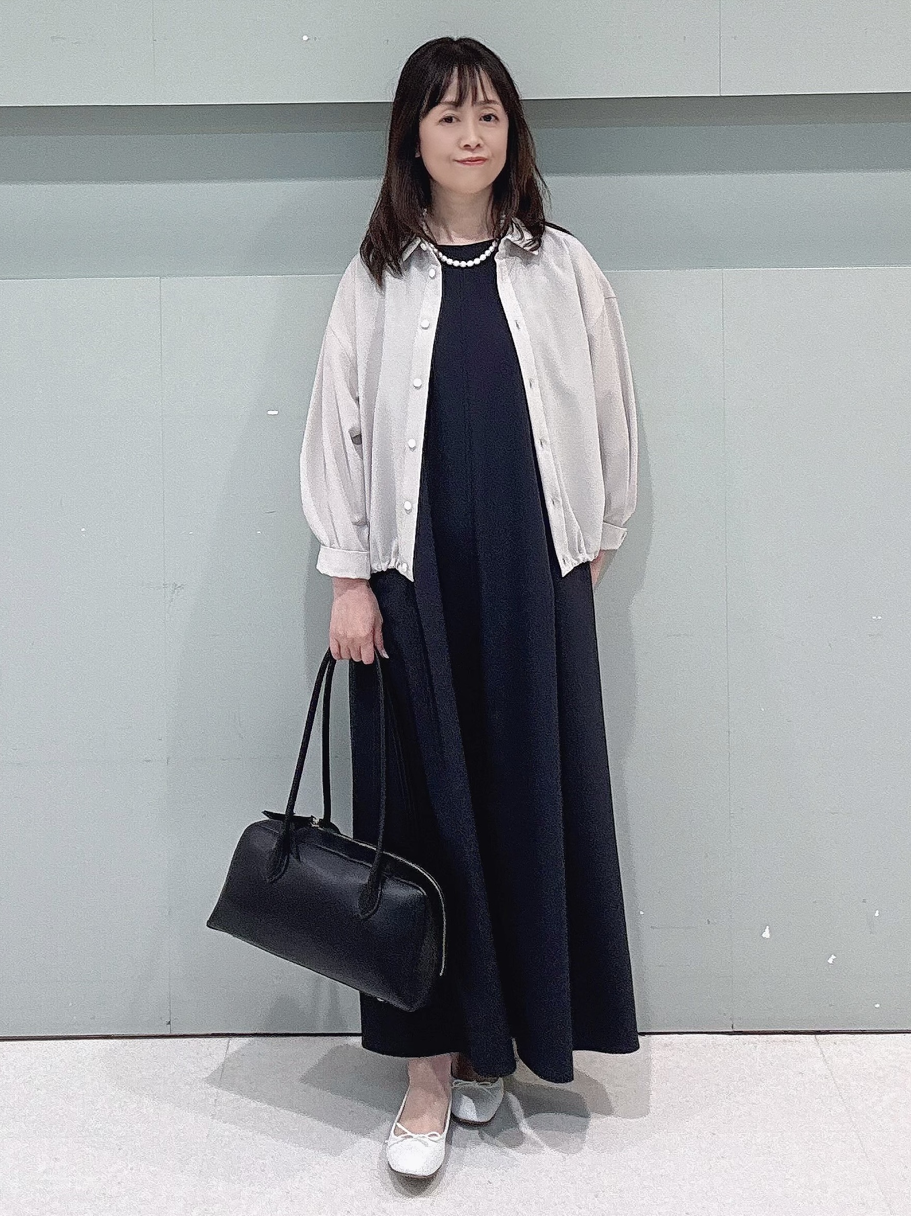 makiさんの「UNTITLED｜【秋羽織り/セットアップ可/UVカット】エアリークールドロストシャツ」を使ったコーディネート