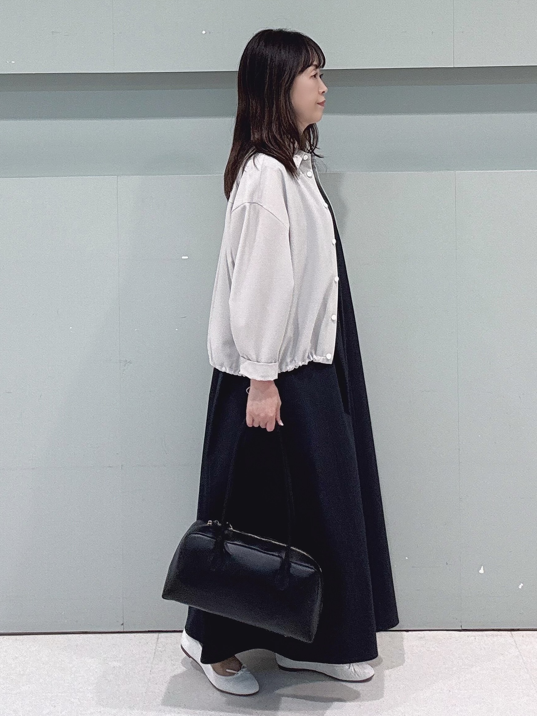 makiさんの「UNTITLED｜【秋羽織り/セットアップ可/UVカット】エアリークールドロストシャツ」を使ったコーディネート