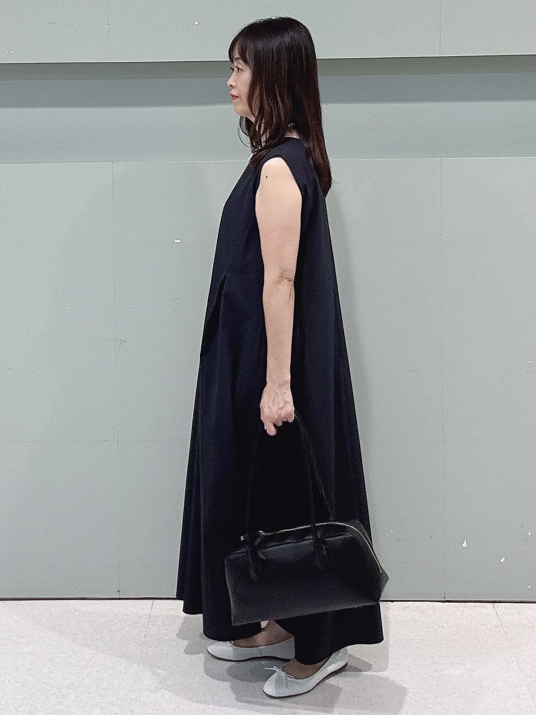 makiさんの「UNTITLED｜【秋羽織り/セットアップ可/UVカット】エアリークールドロストシャツ」を使ったコーディネート