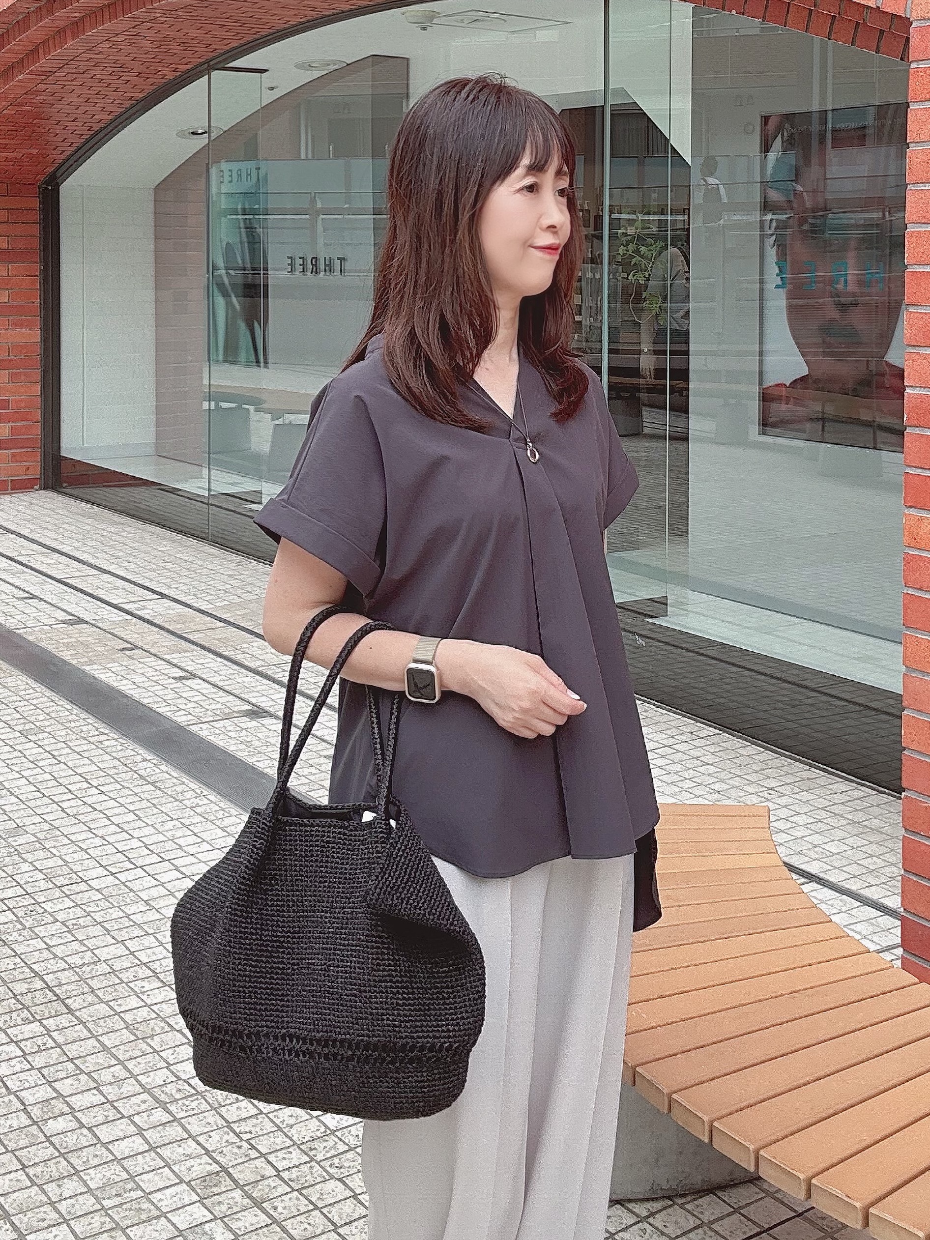 makiさんの「UNTITLED｜【吸水速乾/接触冷感】バックプリーツデザインブラウス」を使ったコーディネート