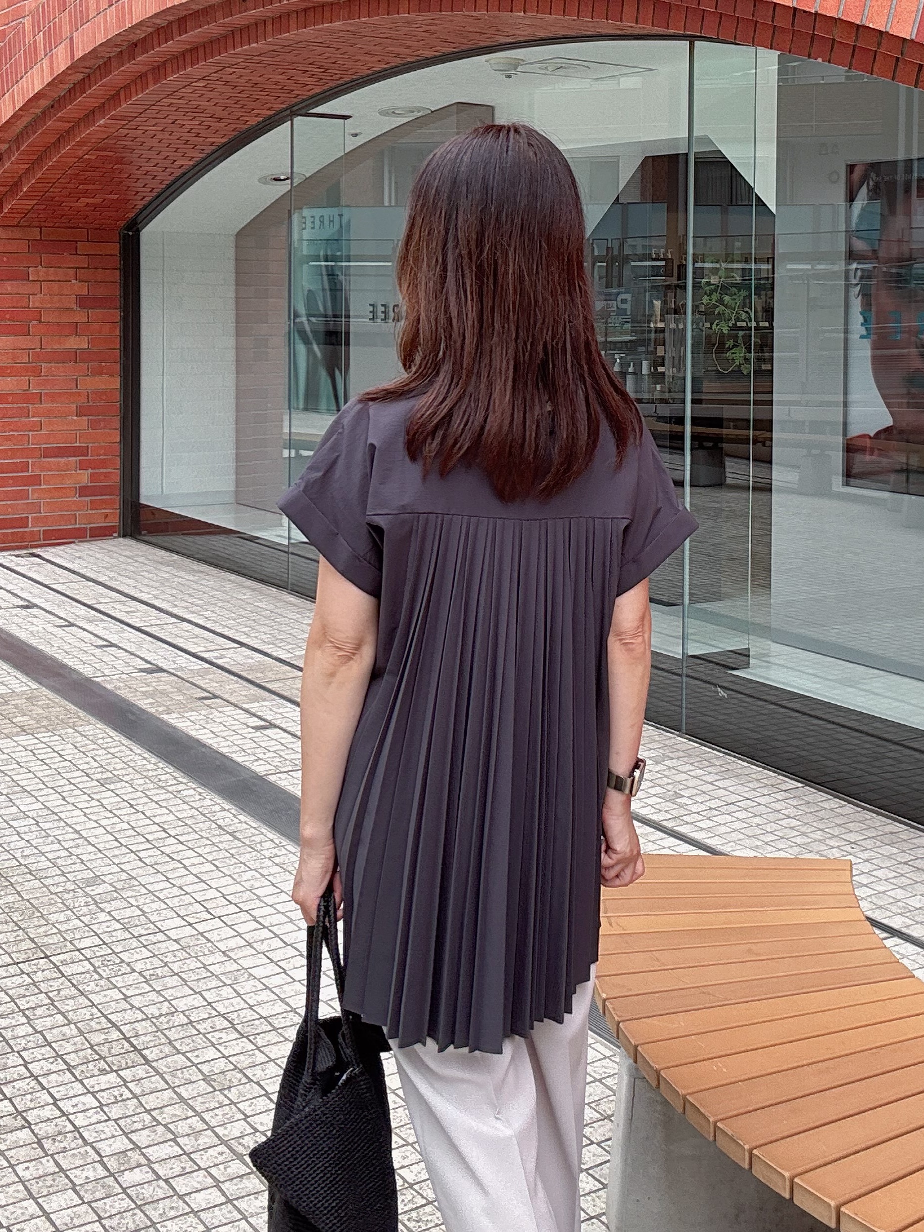 makiさんの「UNTITLED｜【吸水速乾/接触冷感】バックプリーツデザインブラウス」を使ったコーディネート