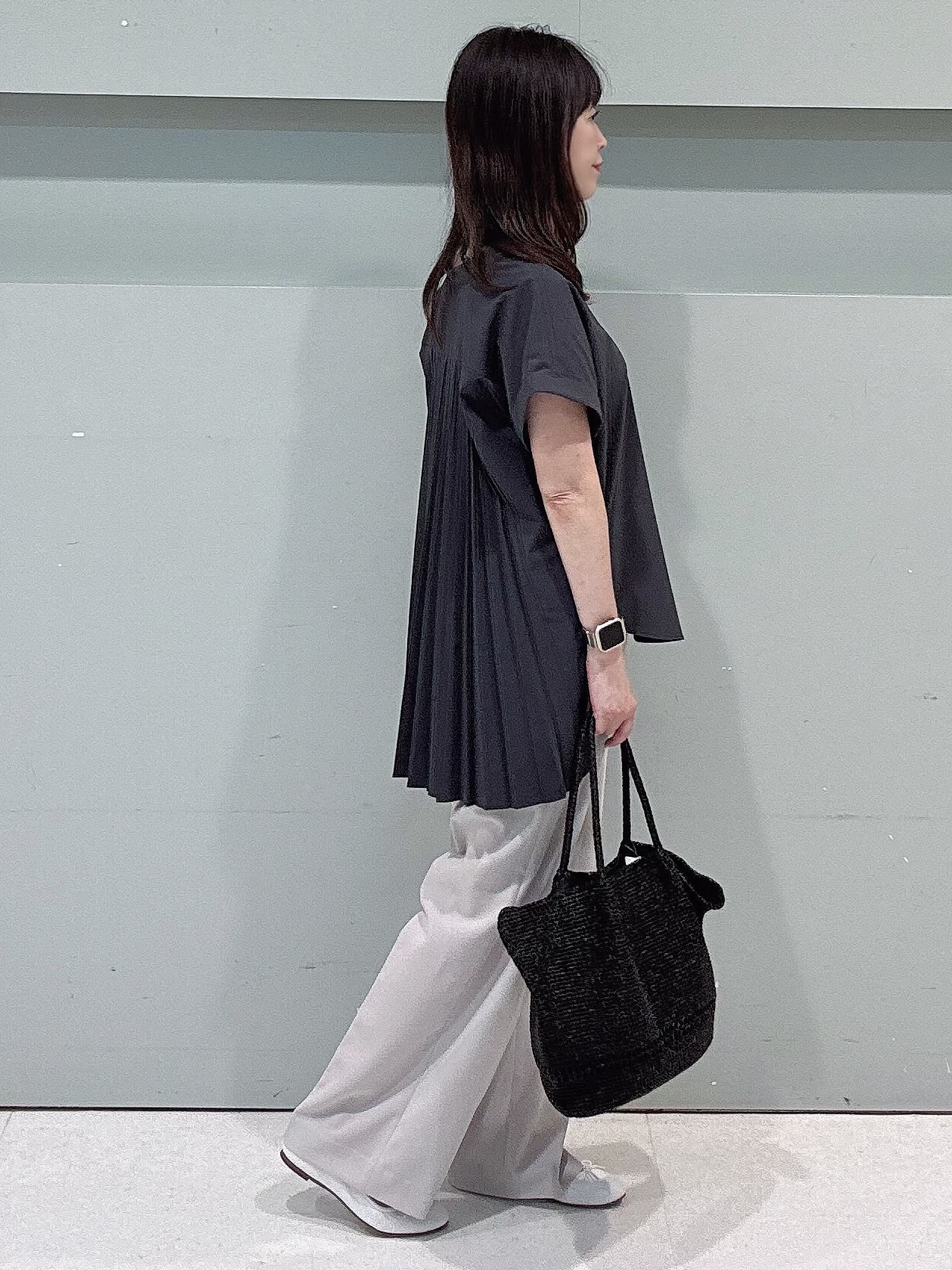 makiさんの「UNTITLED｜【吸水速乾/接触冷感】バックプリーツデザインブラウス」を使ったコーディネート