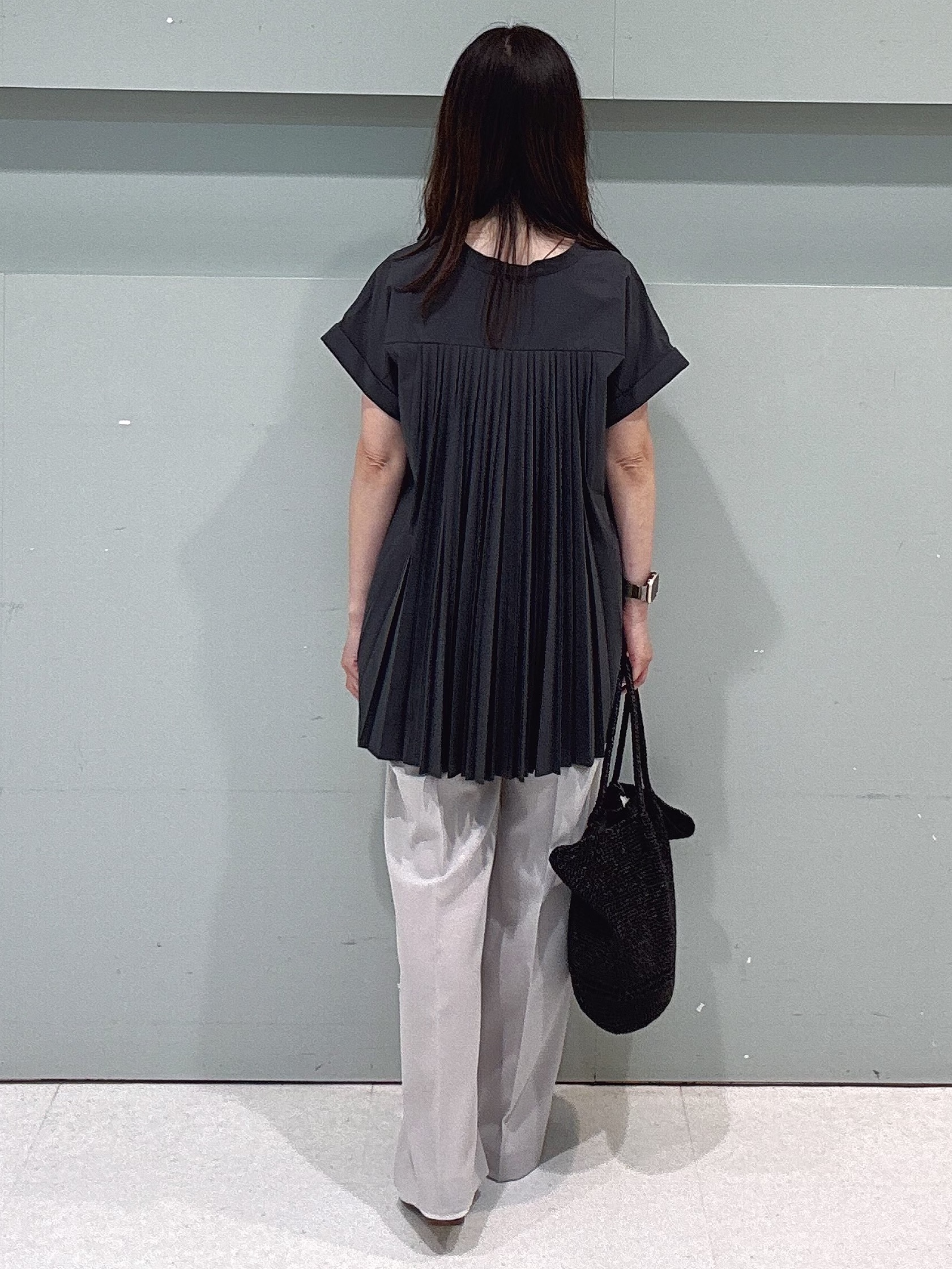 makiさんの「UNTITLED｜【吸水速乾/接触冷感】バックプリーツデザインブラウス」を使ったコーディネート