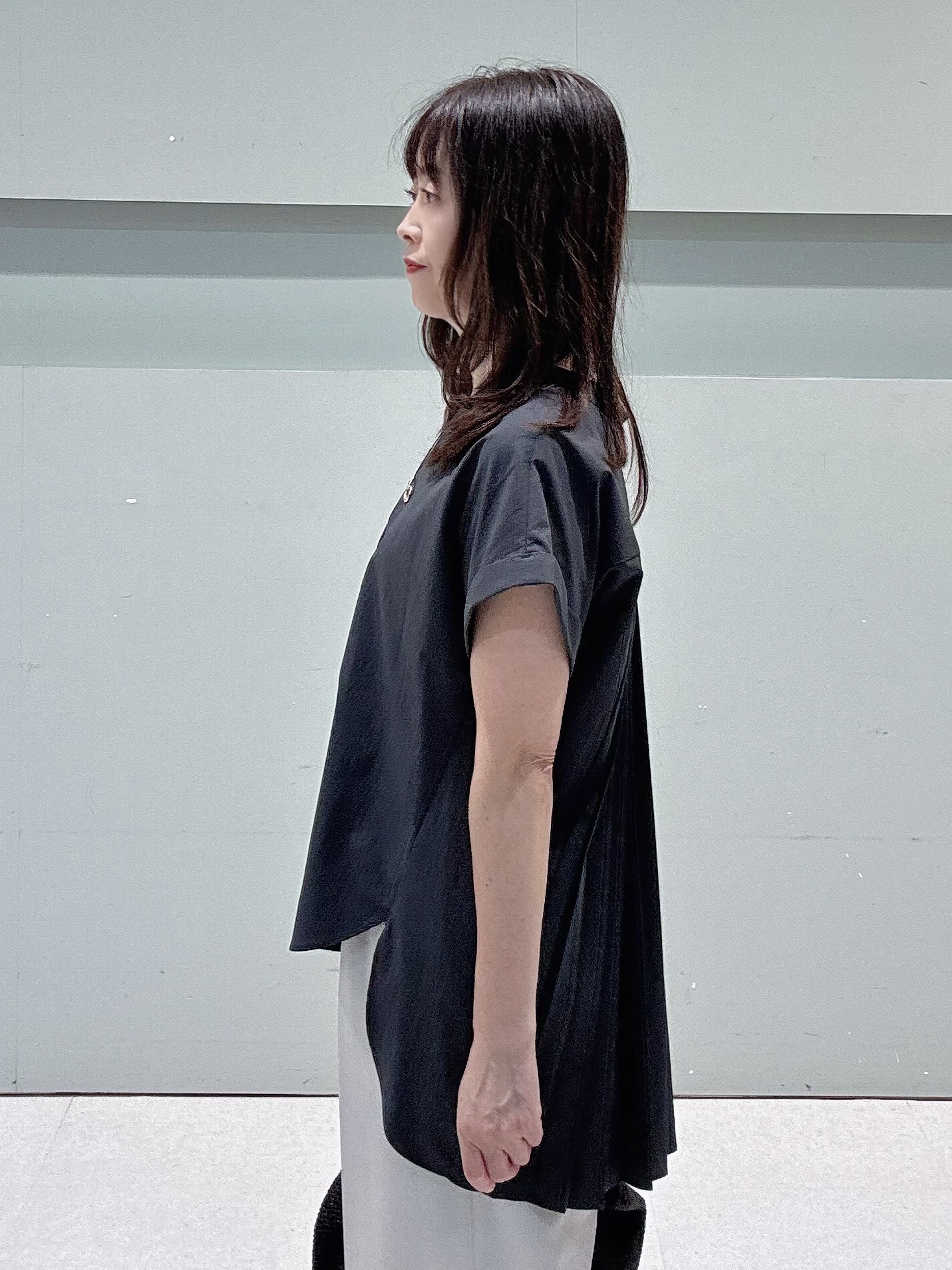 makiさんの「UNTITLED｜【吸水速乾/接触冷感】バックプリーツデザインブラウス」を使ったコーディネート