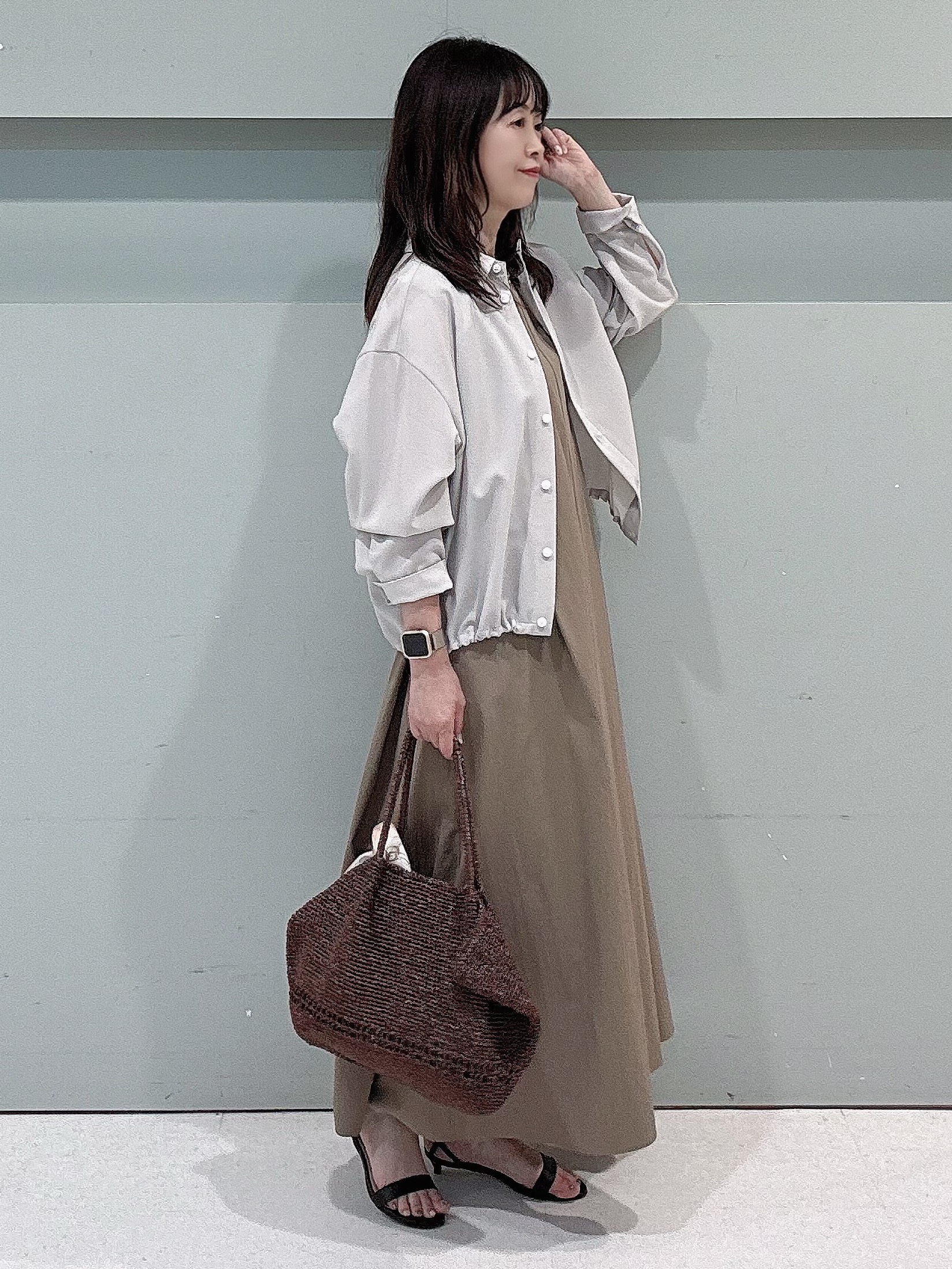 makiさんの「UNTITLED｜【秋羽織り/セットアップ可/UVカット】エアリークールドロストシャツ」を使ったコーディネート
